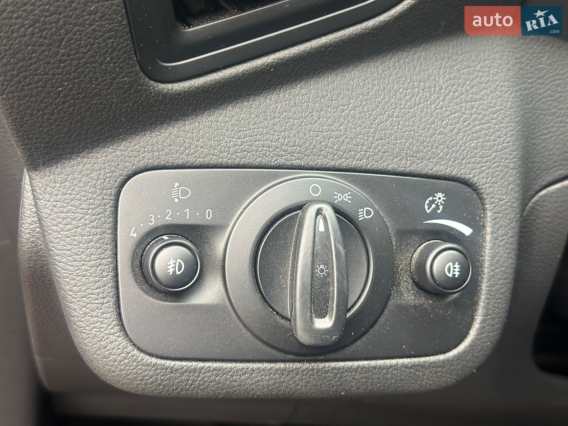 Ford Kuga 2019 VIN WF0AXXWPMAKY79762 фото оголошення 27 з 48