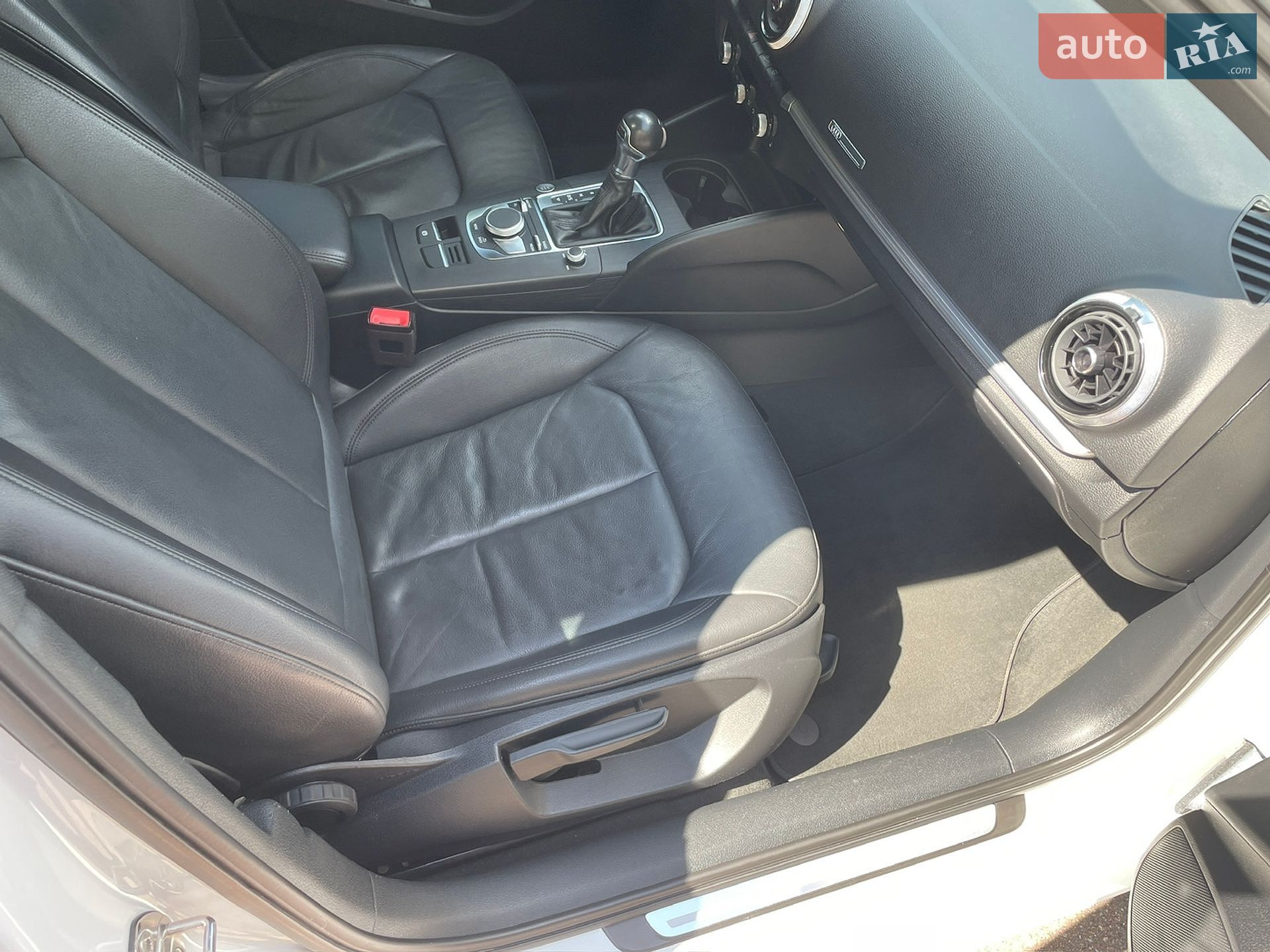 Audi A3 2019 VIN WAUAUGFF9LA001804 фото оголошення 8 з 25