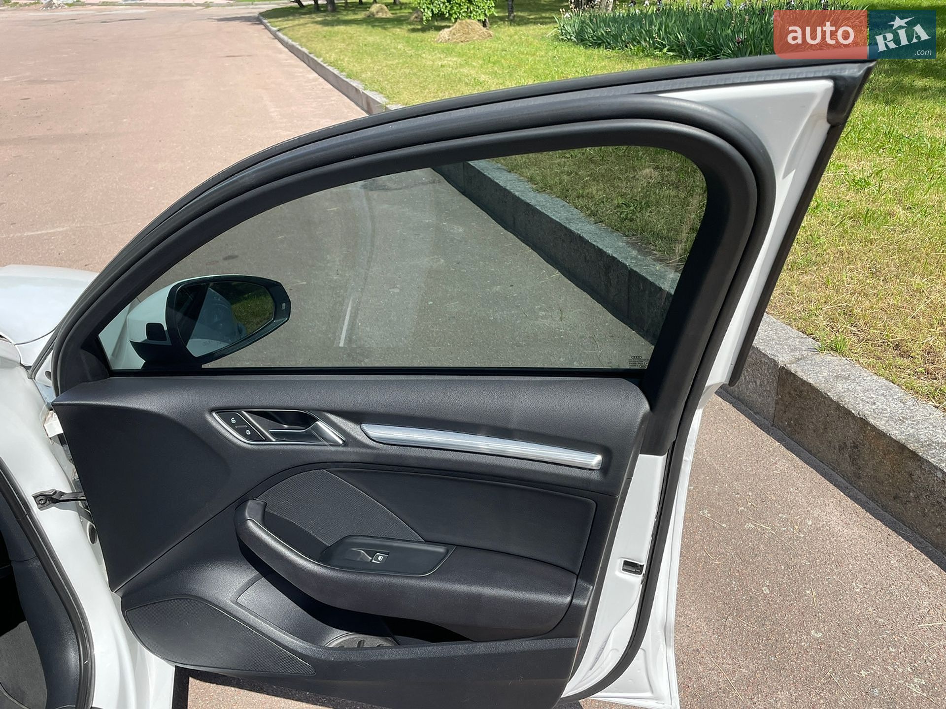 Audi A3 2019 VIN WAUAUGFF9LA001804 фото оголошення 7 з 25