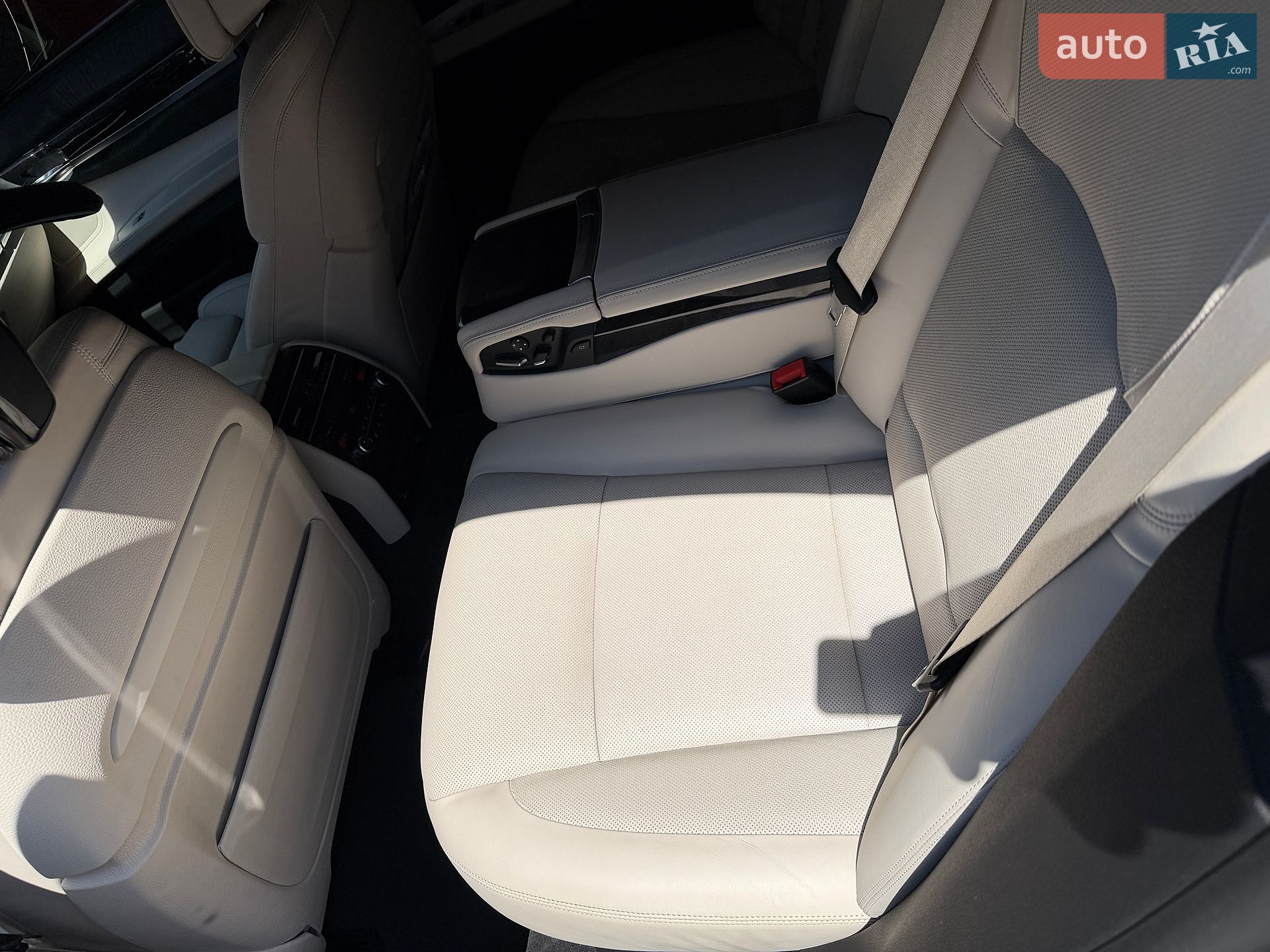 BMW 7 Series 2013 VIN WBAYC41010DZ75127 фото оголошення 24 з 44