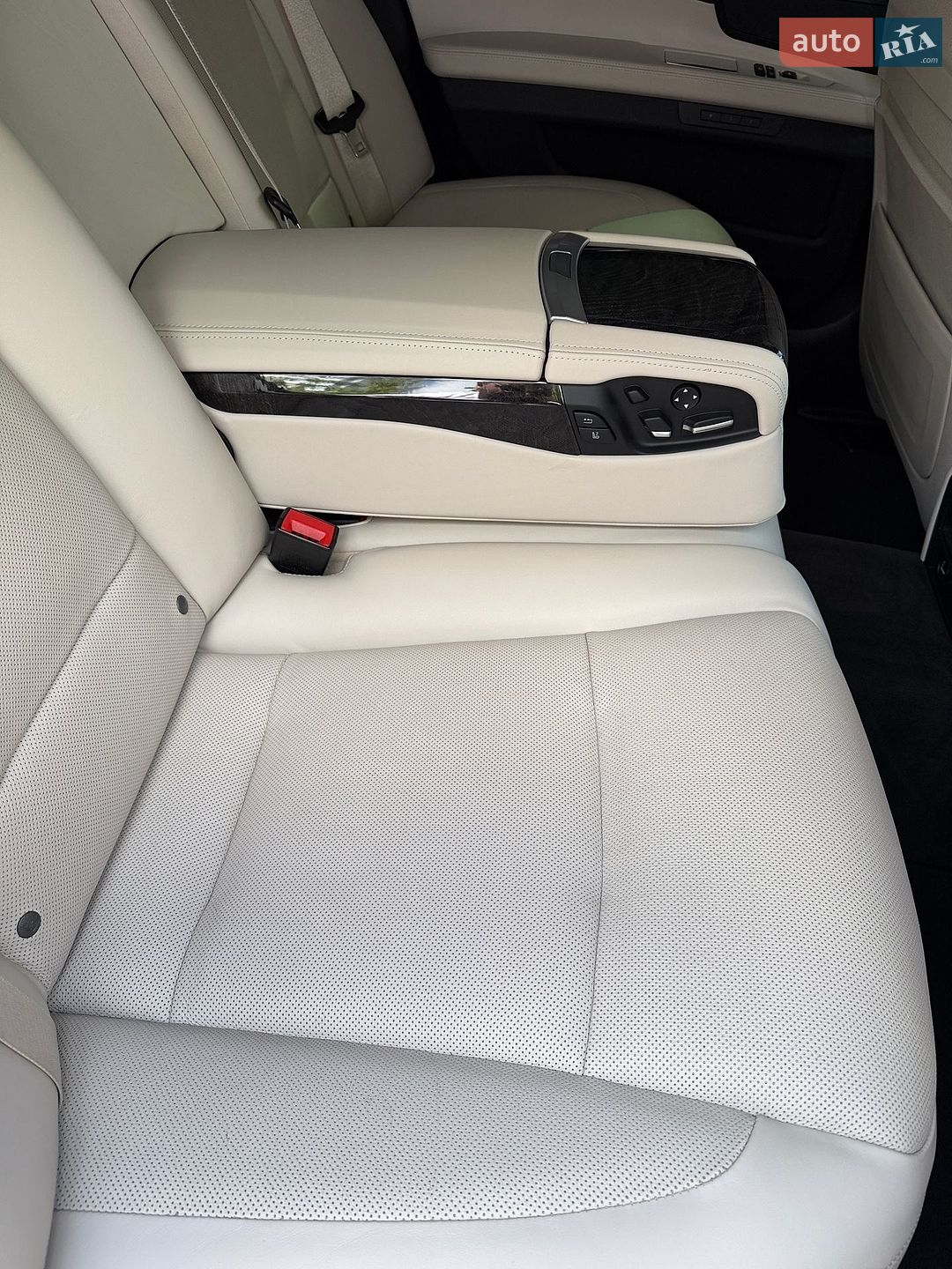 BMW 7 Series 2013 VIN WBAYC41010DZ75127 фото оголошення 28 з 44
