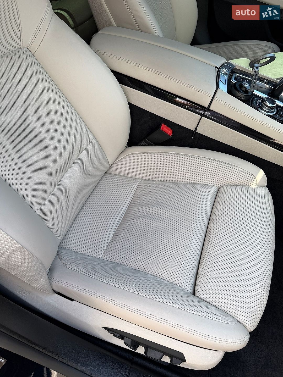 BMW 7 Series 2013 VIN WBAYC41010DZ75127 фото оголошення 31 з 44