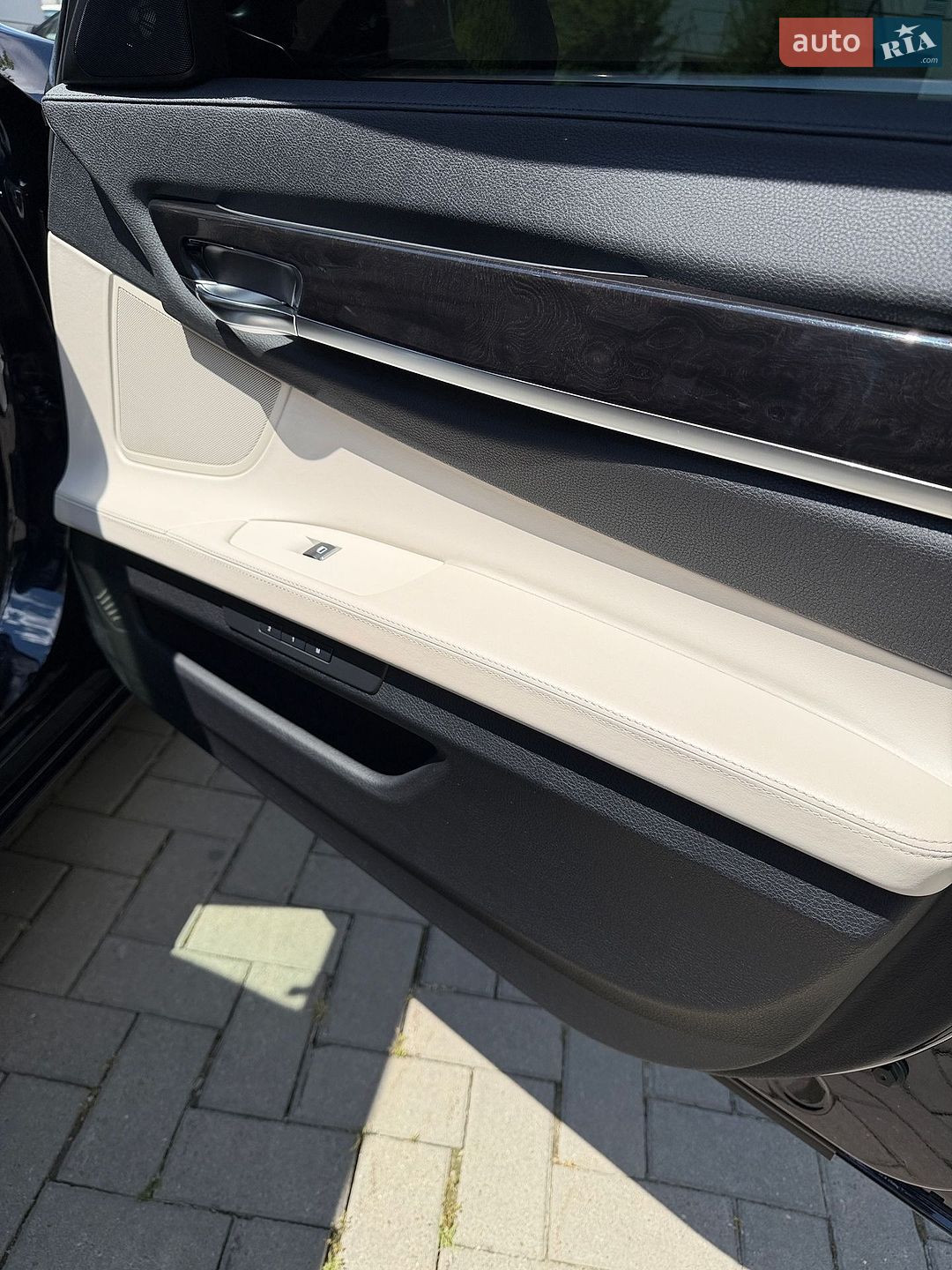 BMW 7 Series 2013 VIN WBAYC41010DZ75127 фото оголошення 32 з 44
