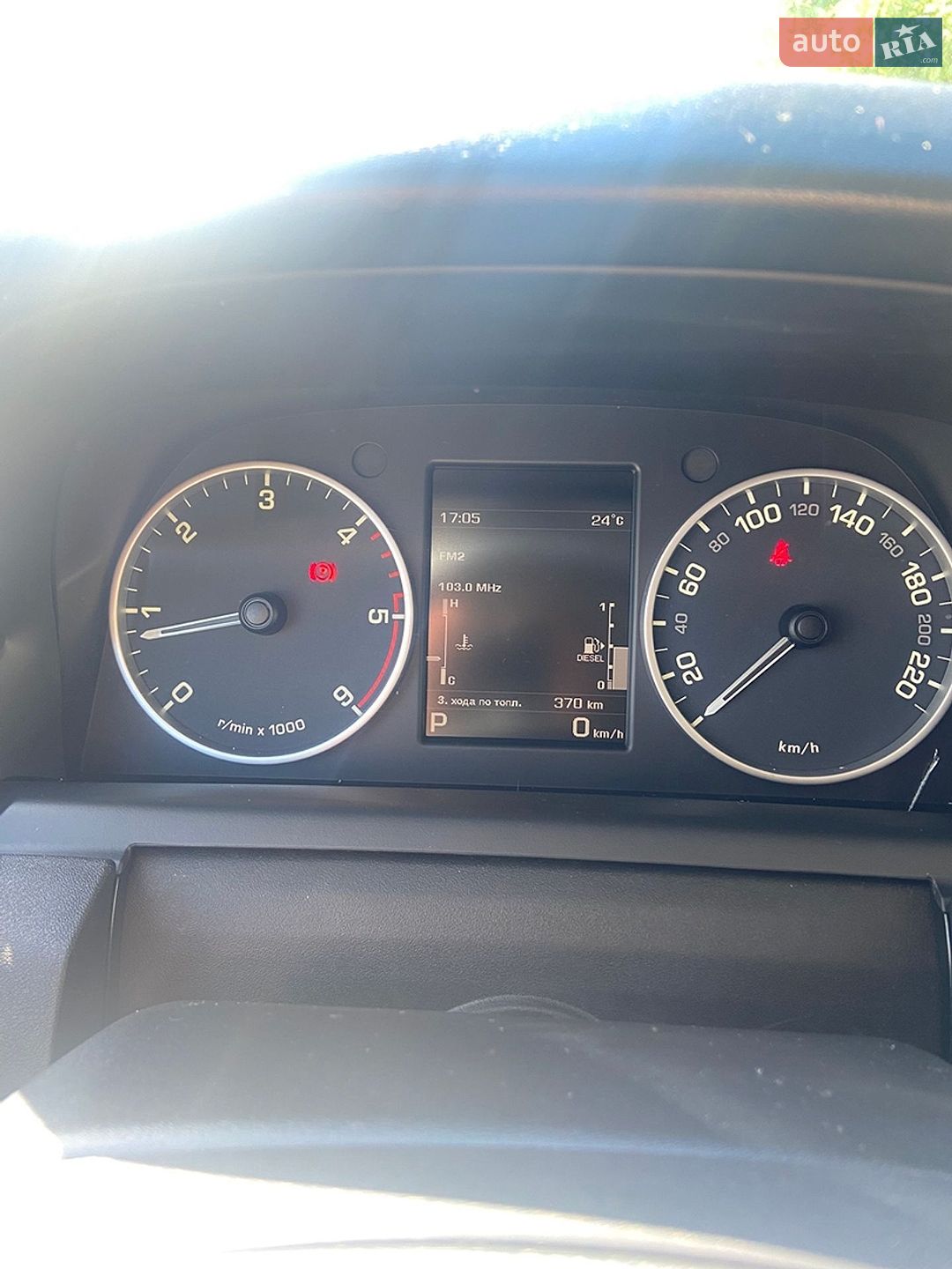 Land Rover Discovery 2015 VIN SALLAAAG6GA796258 фото оголошення 10 з 24