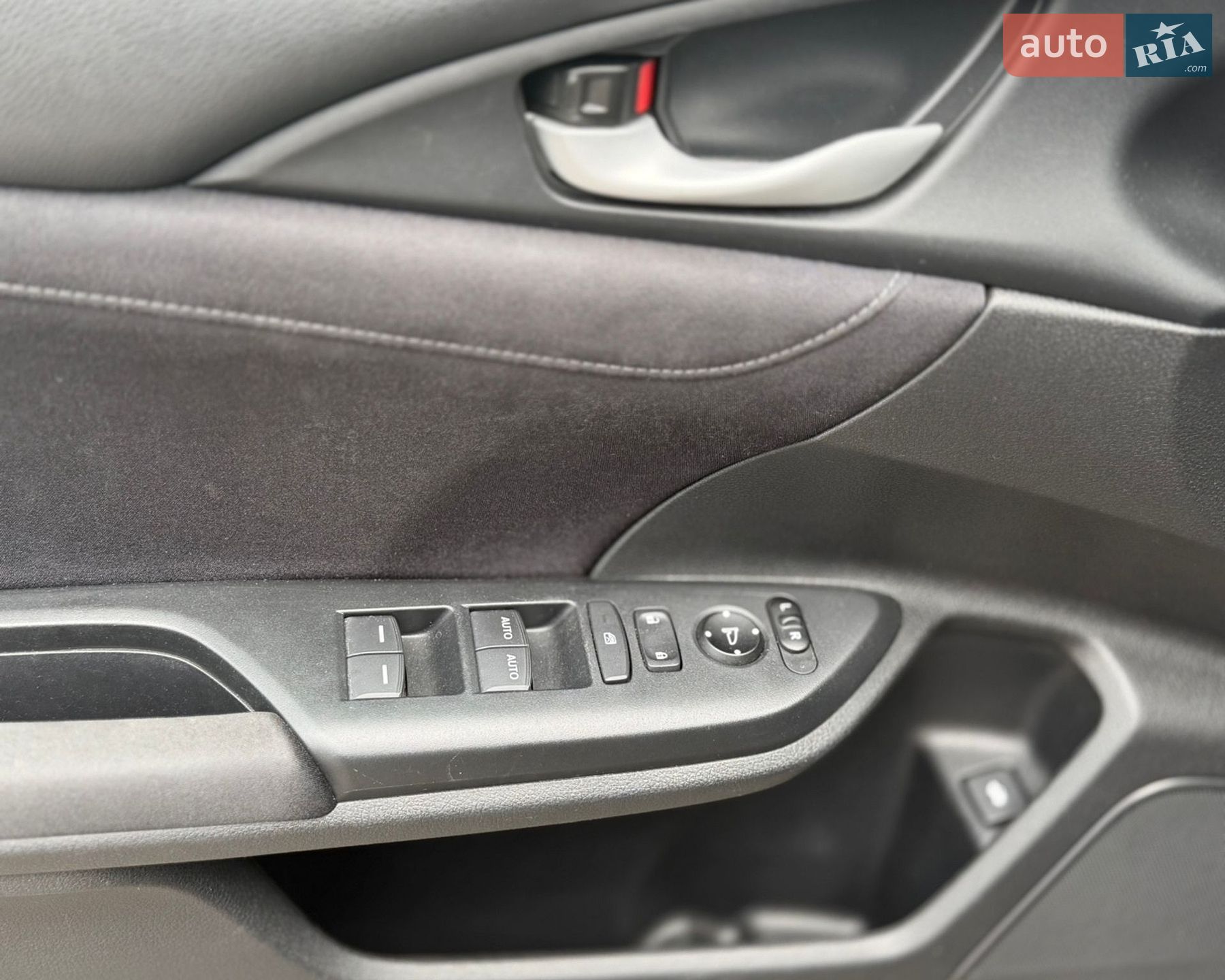 Honda Insight 2018 VIN 19XZE4F1XKE009539 фото оголошення 12 з 23