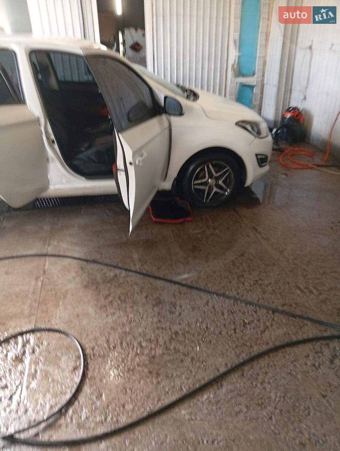 Hyundai i20 2014 VIN MALBA51RAEM619870 фото оголошення 2 з 5