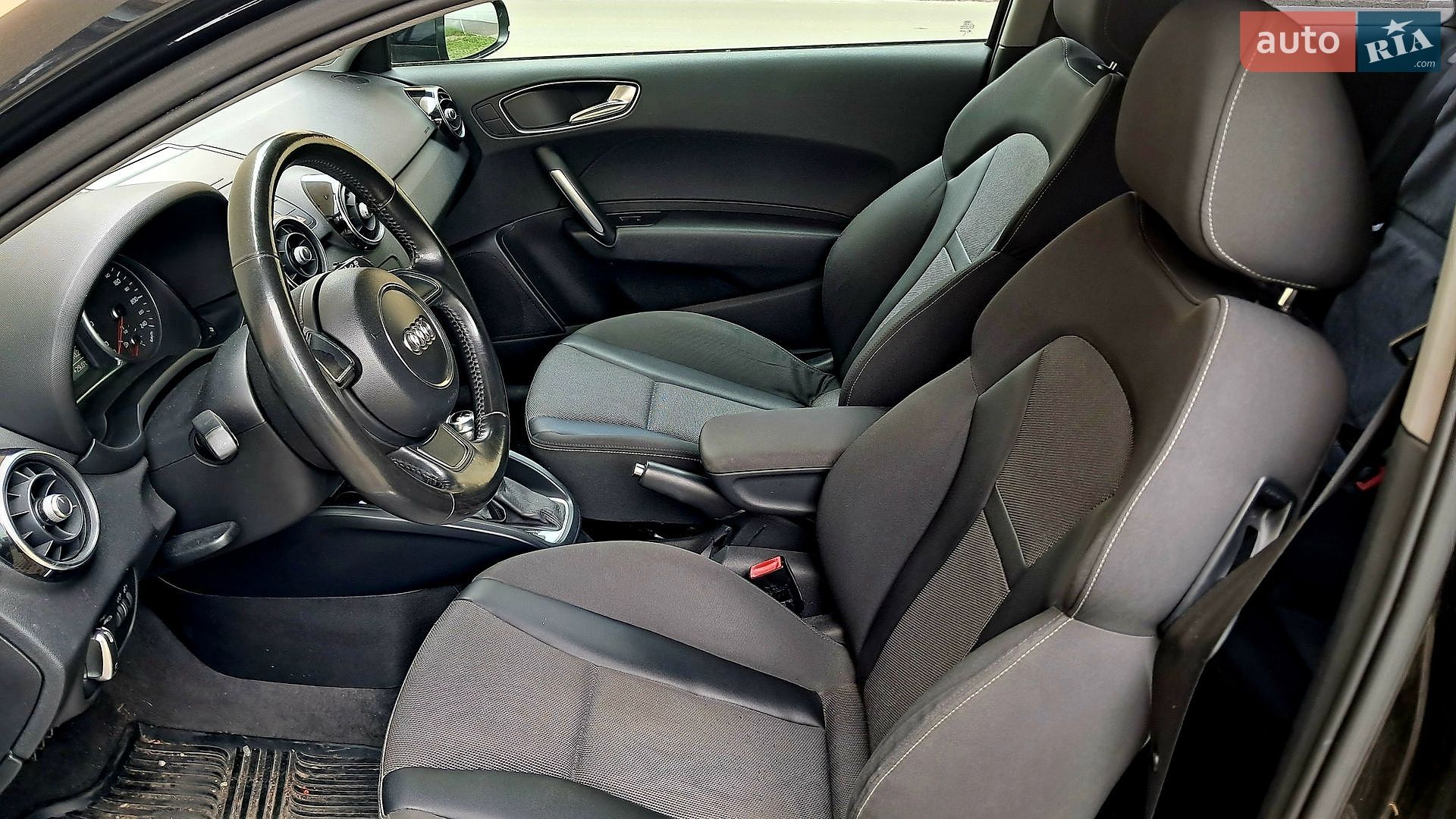 Audi A1 2010 VIN WAUZZZ8X0BB008851 фото оголошення 8 з 10