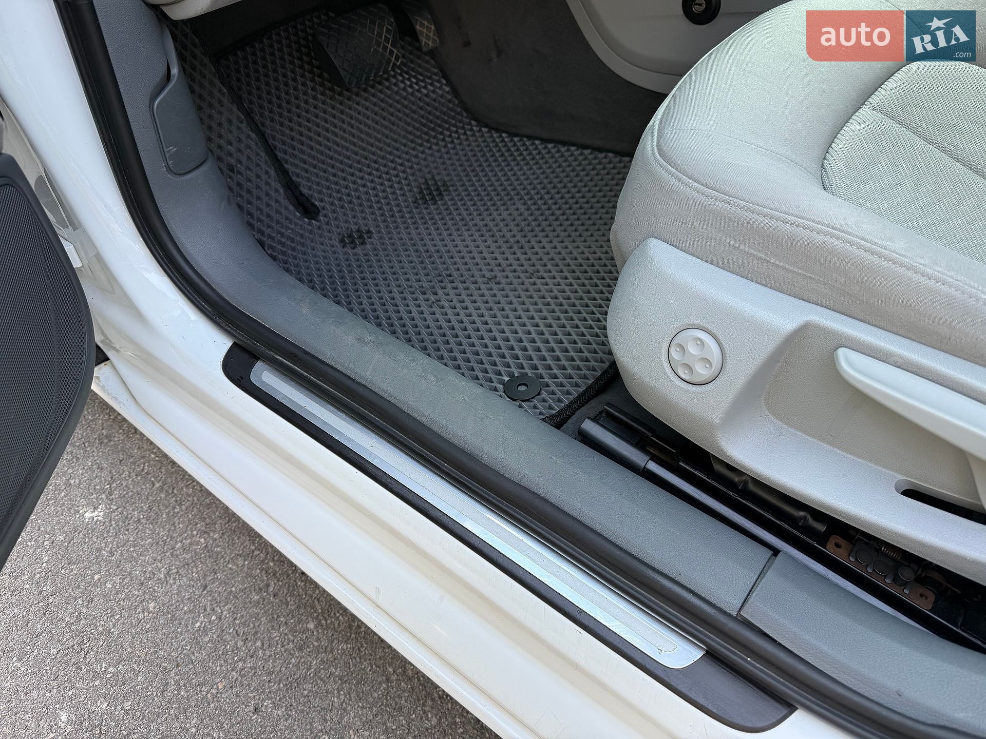 Audi A6 2012 VIN WAUZZZ4G1CN170218 фото оголошення 5 з 15