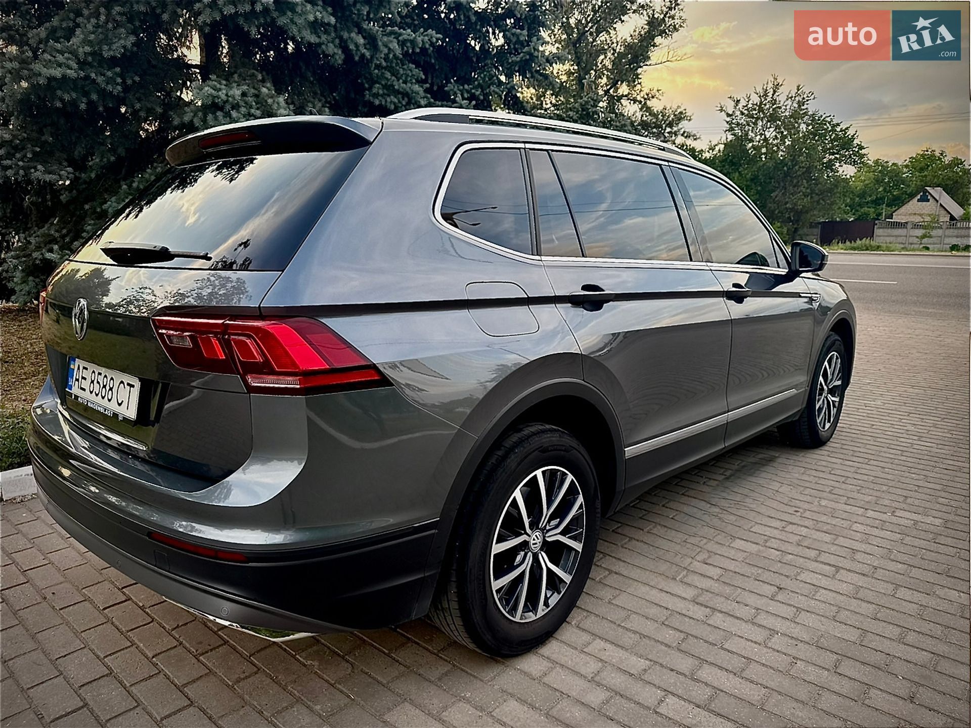 Volkswagen Tiguan 2019 VIN WVGZZZ5NZKM163001 фото оголошення 7 з 26