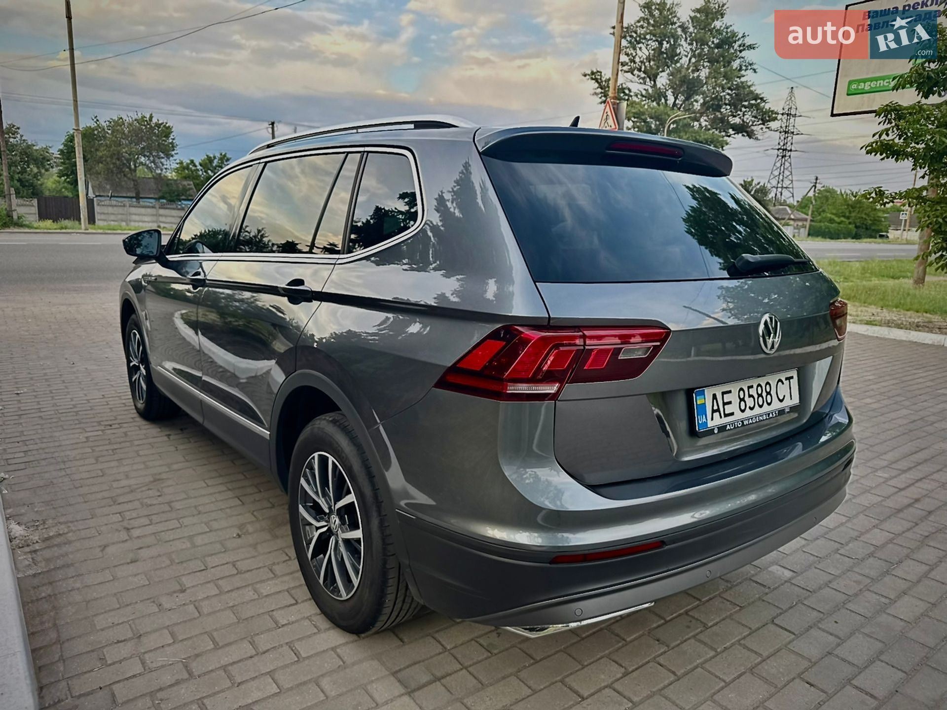 Volkswagen Tiguan 2019 VIN WVGZZZ5NZKM163001 фото оголошення 8 з 26
