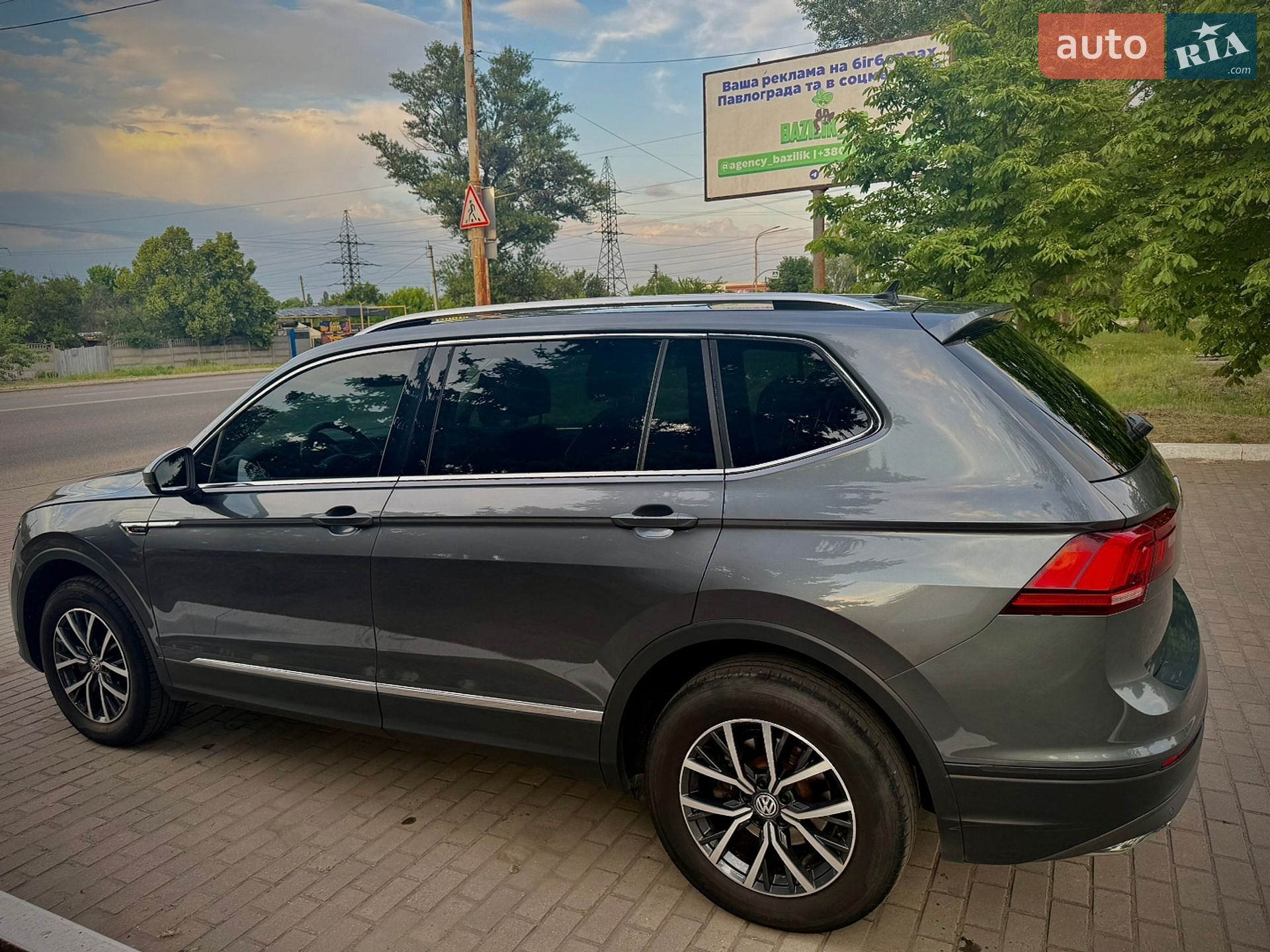 Volkswagen Tiguan 2019 VIN WVGZZZ5NZKM163001 фото оголошення 9 з 26