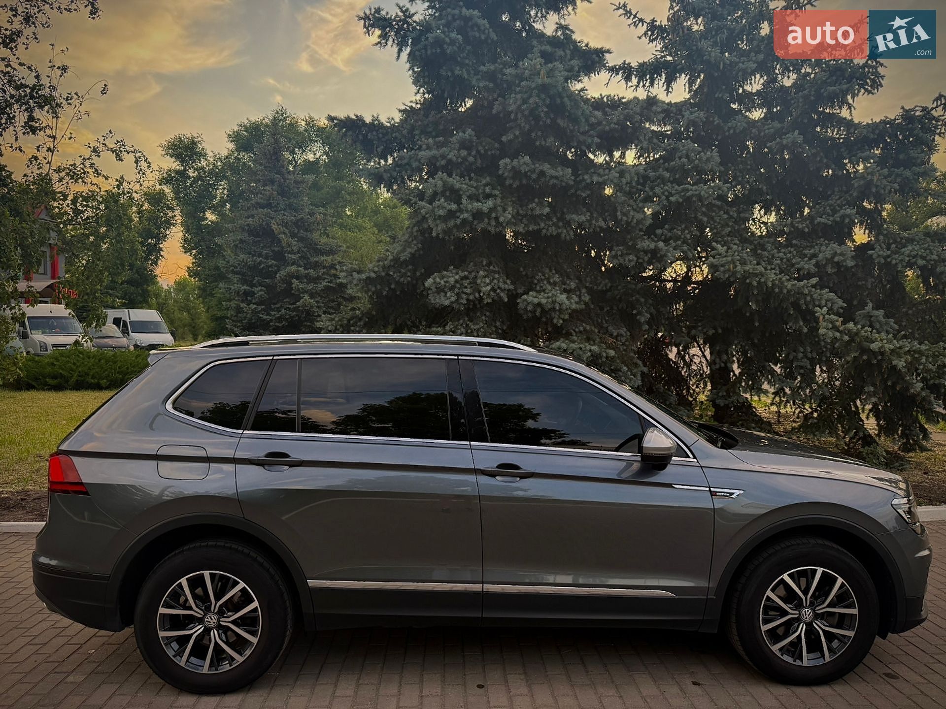 Volkswagen Tiguan 2019 VIN WVGZZZ5NZKM163001 фото оголошення 10 з 26