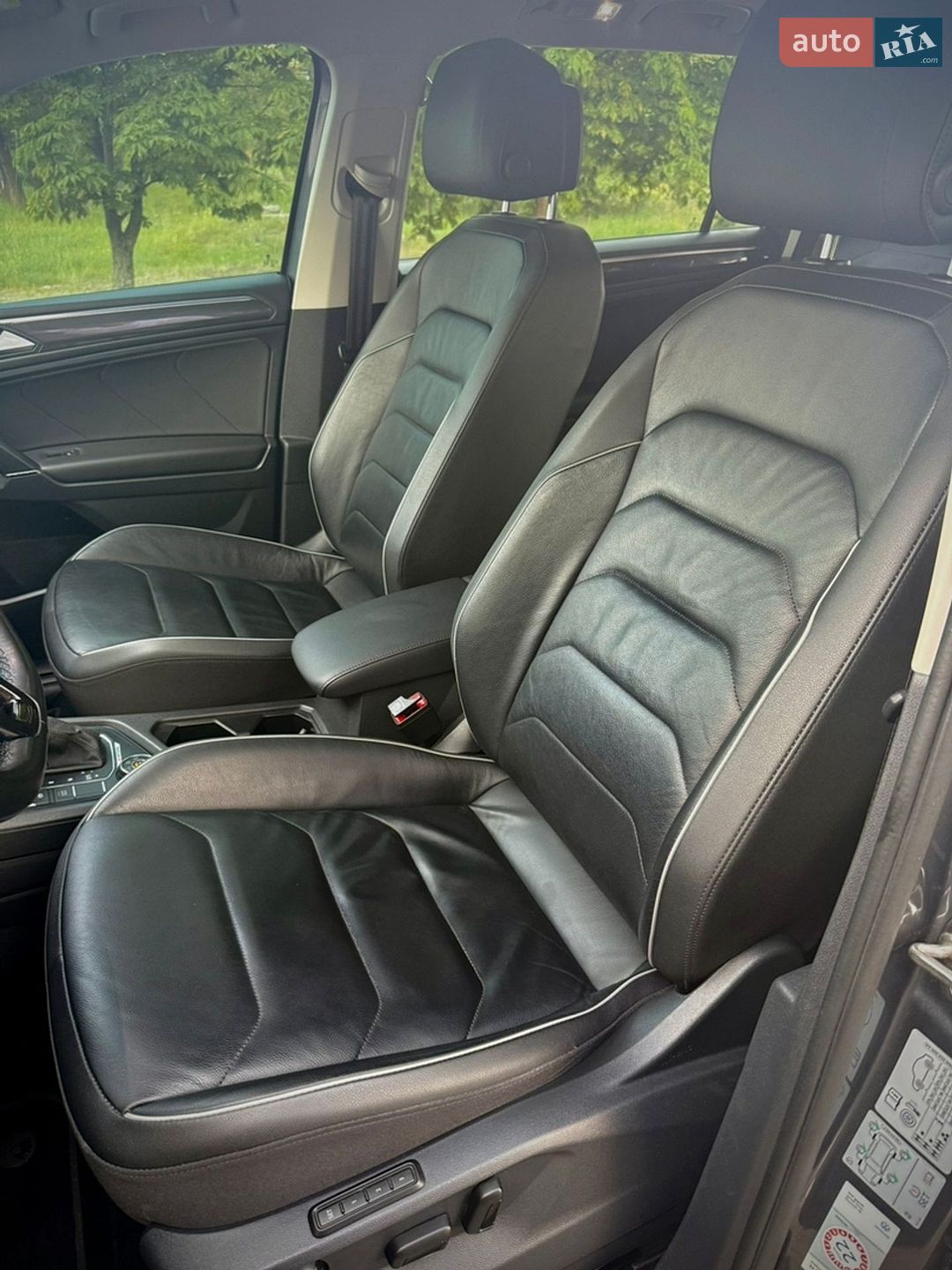 Volkswagen Tiguan 2019 VIN WVGZZZ5NZKM163001 фото оголошення 15 з 26