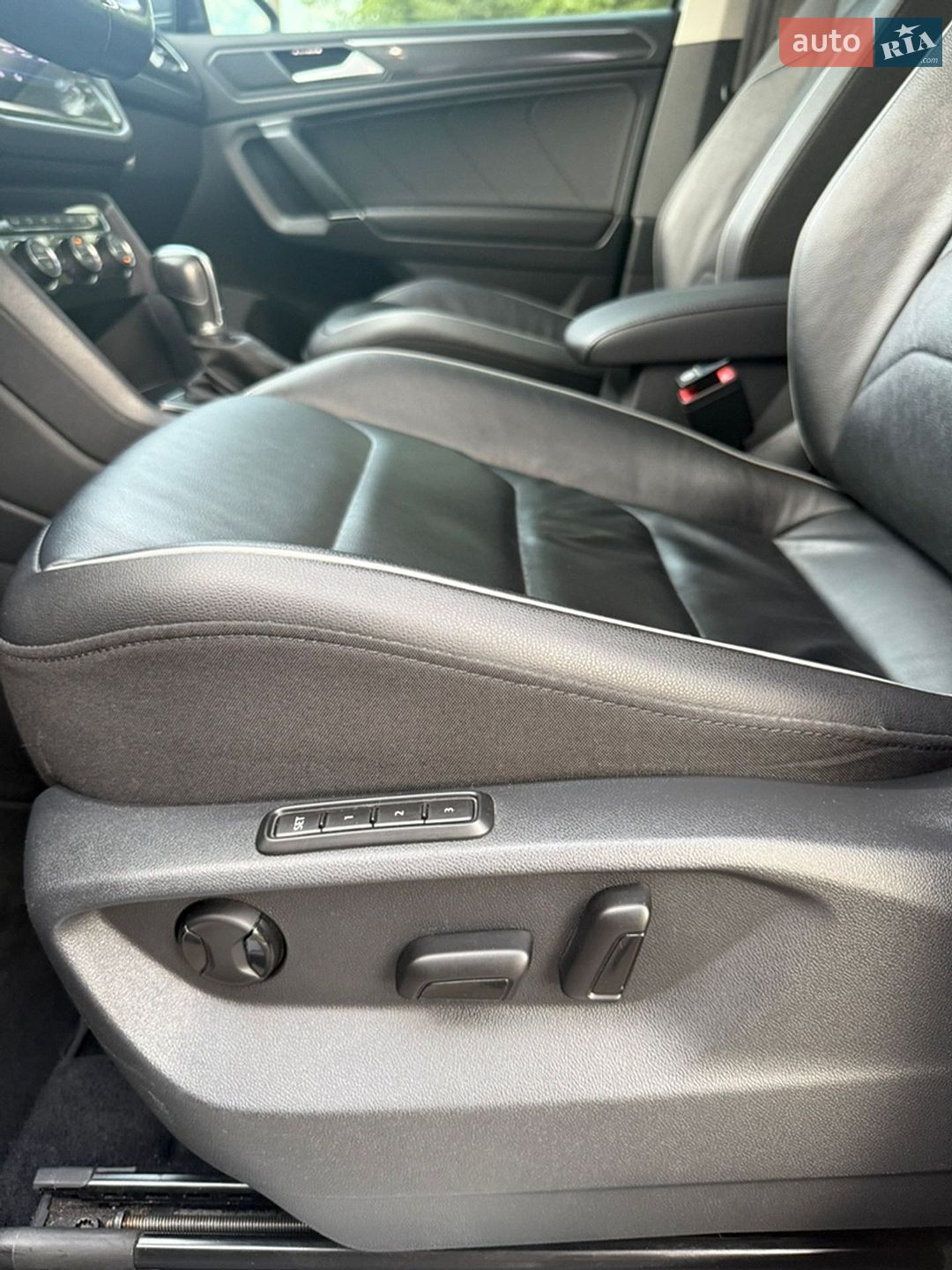 Volkswagen Tiguan 2019 VIN WVGZZZ5NZKM163001 фото оголошення 13 з 26