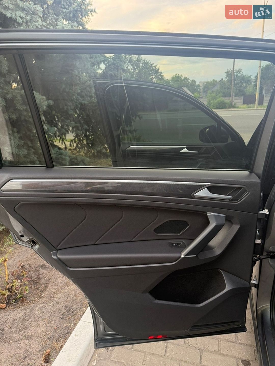 Volkswagen Tiguan 2019 VIN WVGZZZ5NZKM163001 фото оголошення 18 з 26