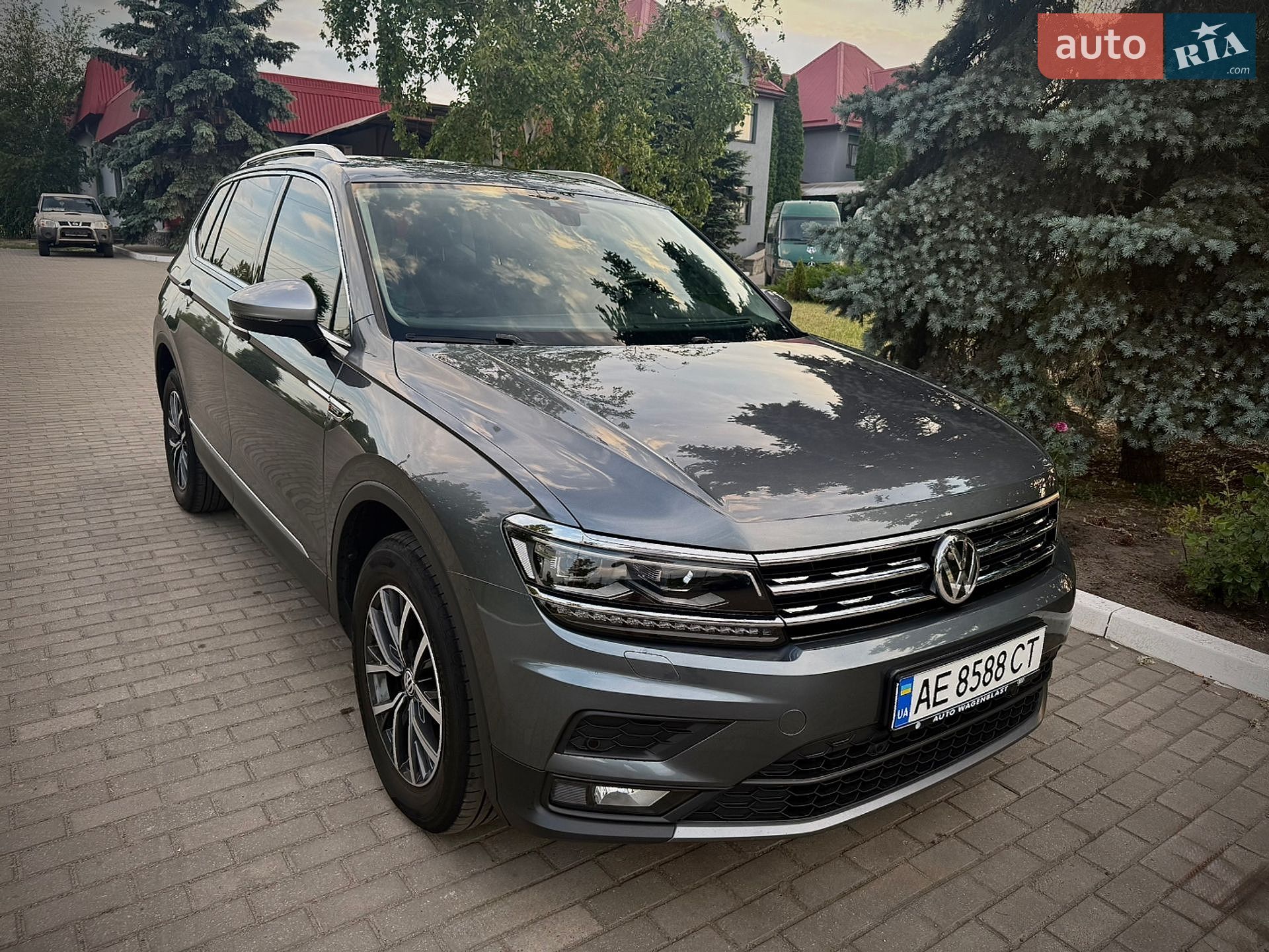 Volkswagen Tiguan 2019 VIN WVGZZZ5NZKM163001 фото оголошення 5 з 26