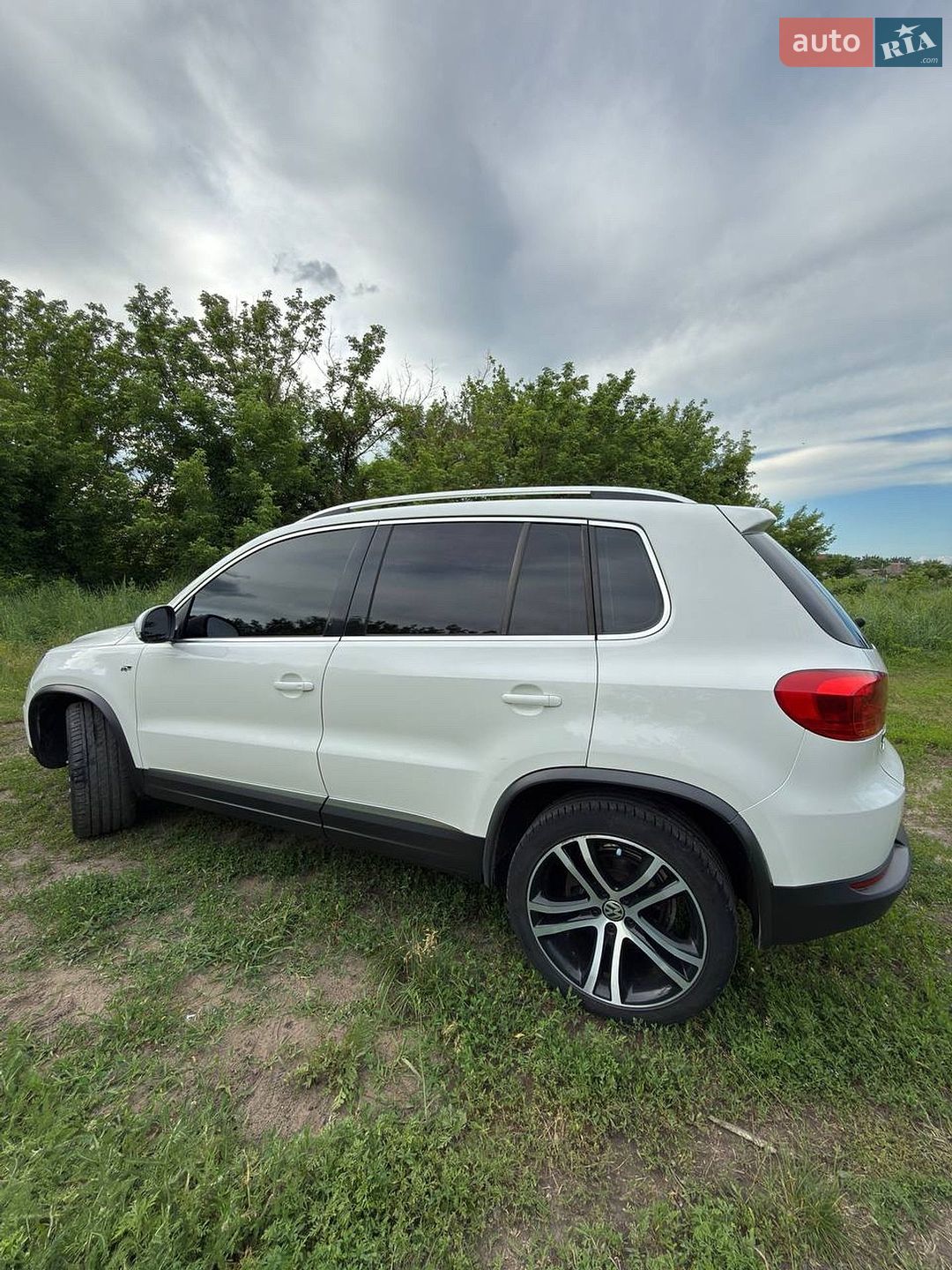 Volkswagen Tiguan 2012 VIN WVGBV3AX6DW060841 фото оголошення 8 з 17