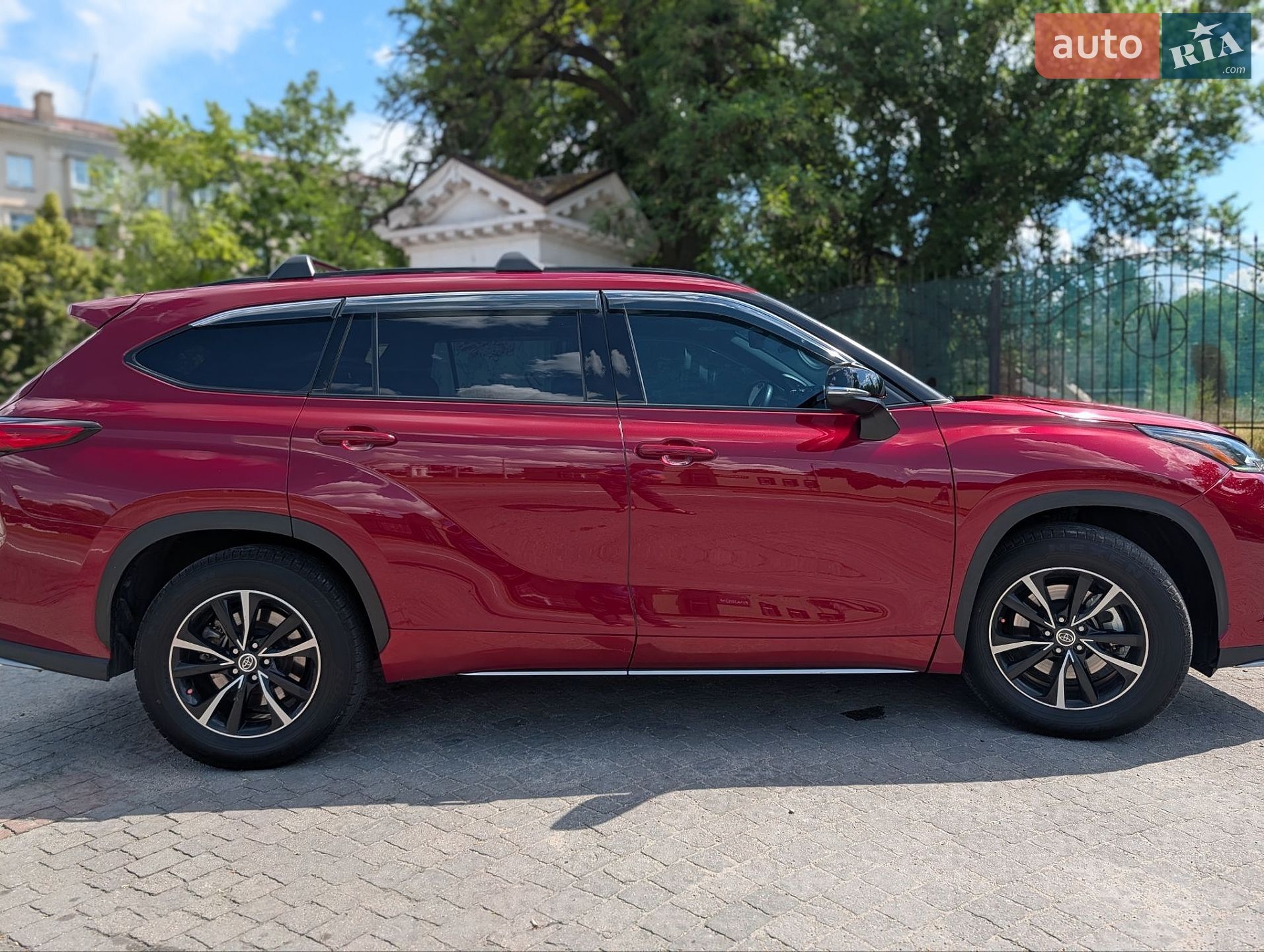 Toyota Highlander 2021 VIN 5TDJZRBH0MS119686 фото оголошення 9 з 62