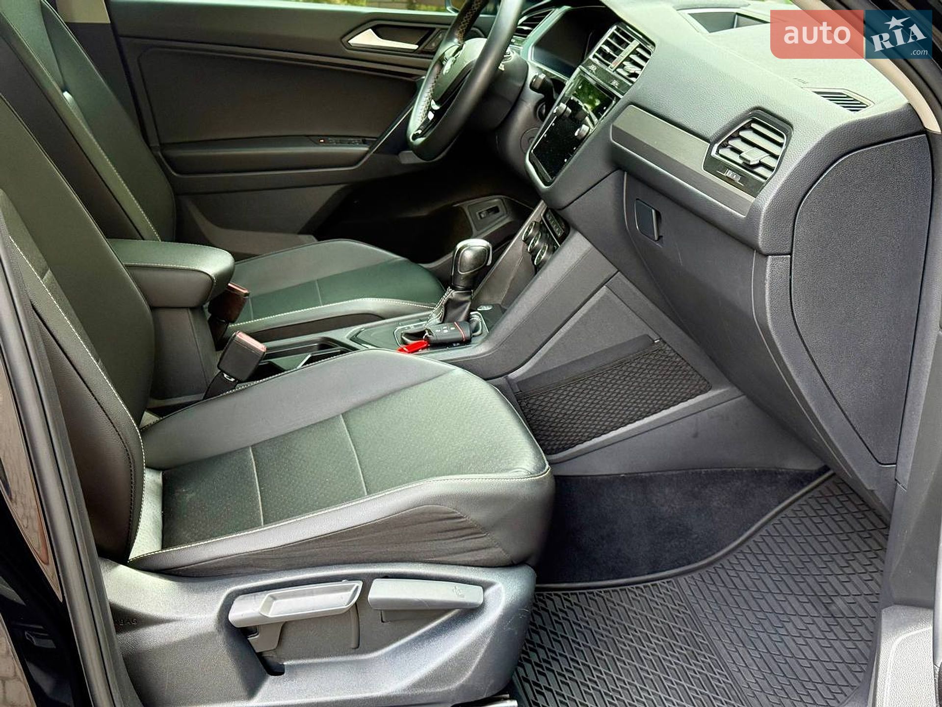 Volkswagen Tiguan Allspace 2020 VIN 3VV3B7AX4MM032014 фото оголошення 32 з 49