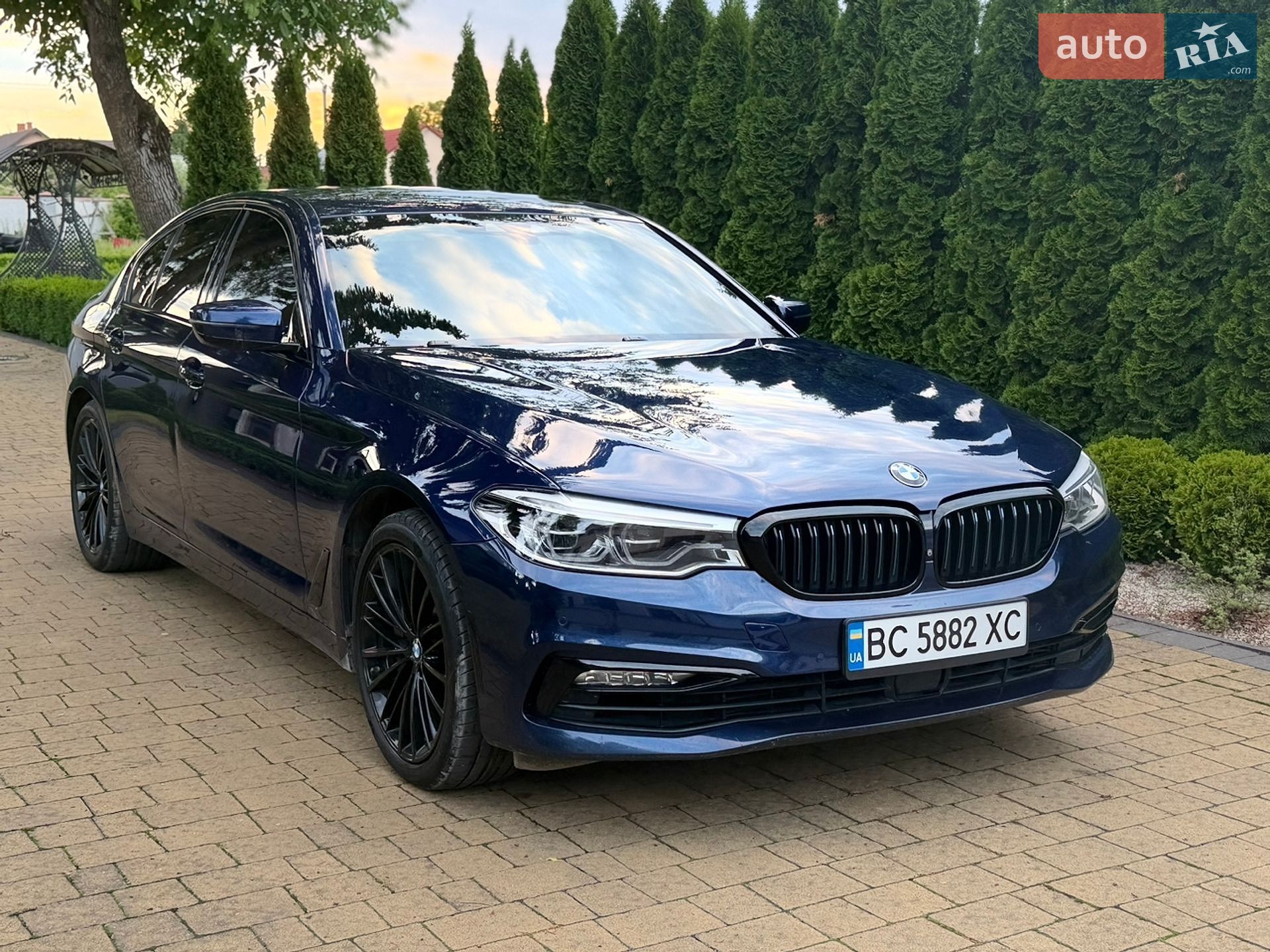 BMW 5 Series 2018 VIN WBAJB1C56JB085165 фото оголошення 4 з 34