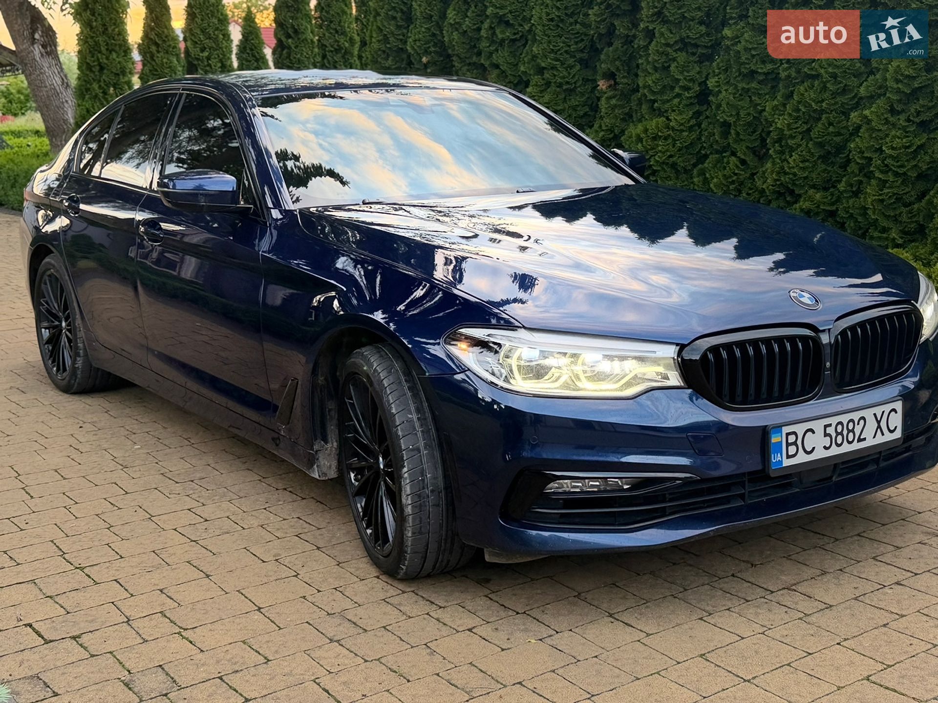 BMW 5 Series 2018 VIN WBAJB1C56JB085165 фото оголошення 3 з 34