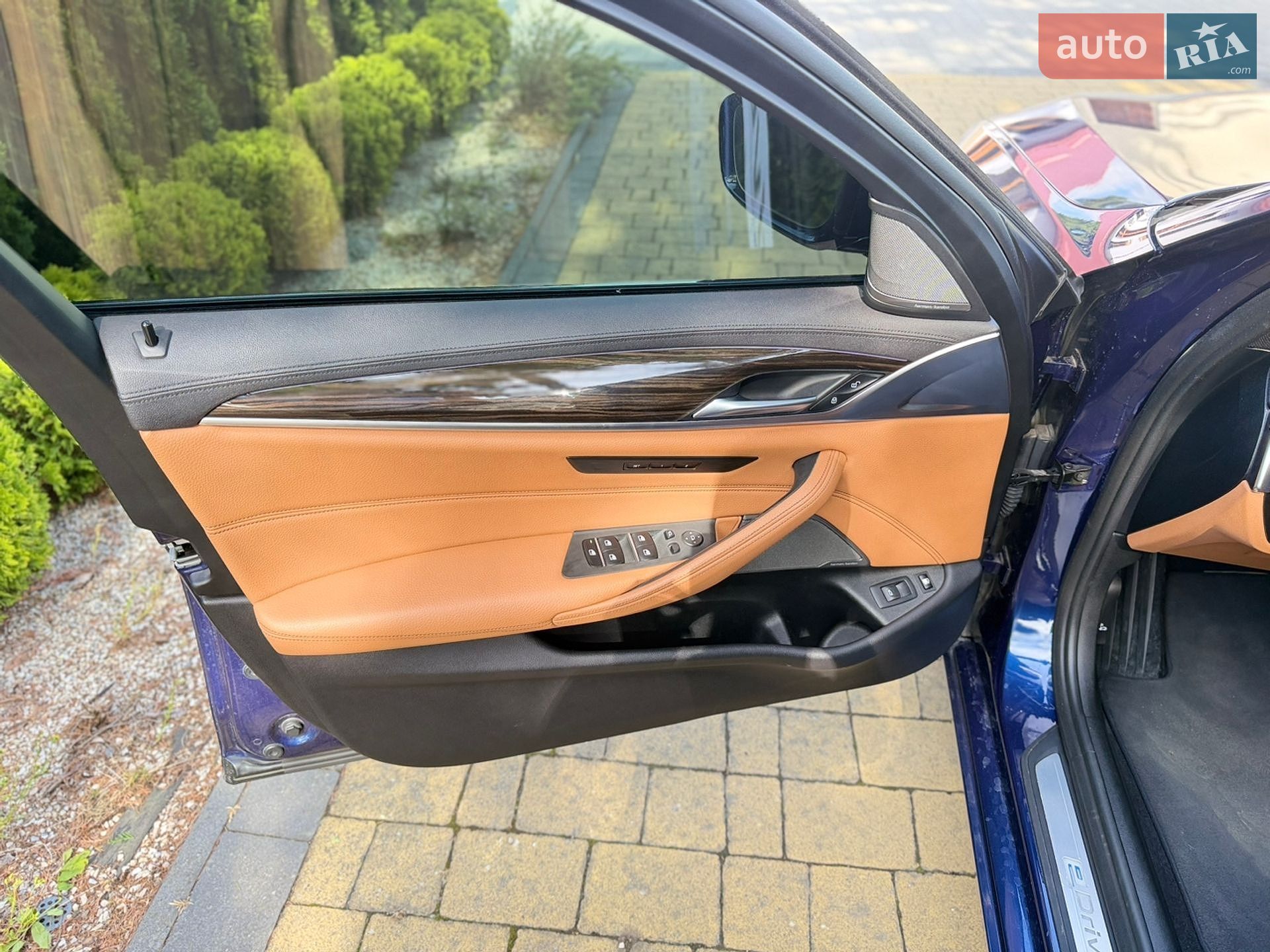 BMW 5 Series 2018 VIN WBAJB1C56JB085165 фото оголошення 21 з 34