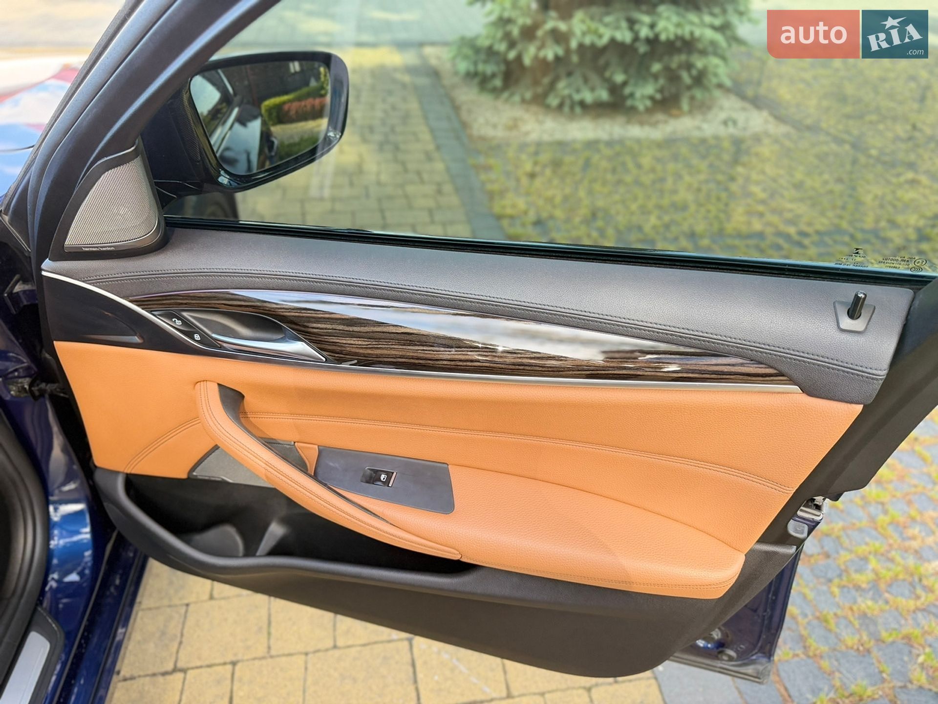 BMW 5 Series 2018 VIN WBAJB1C56JB085165 фото оголошення 23 з 34