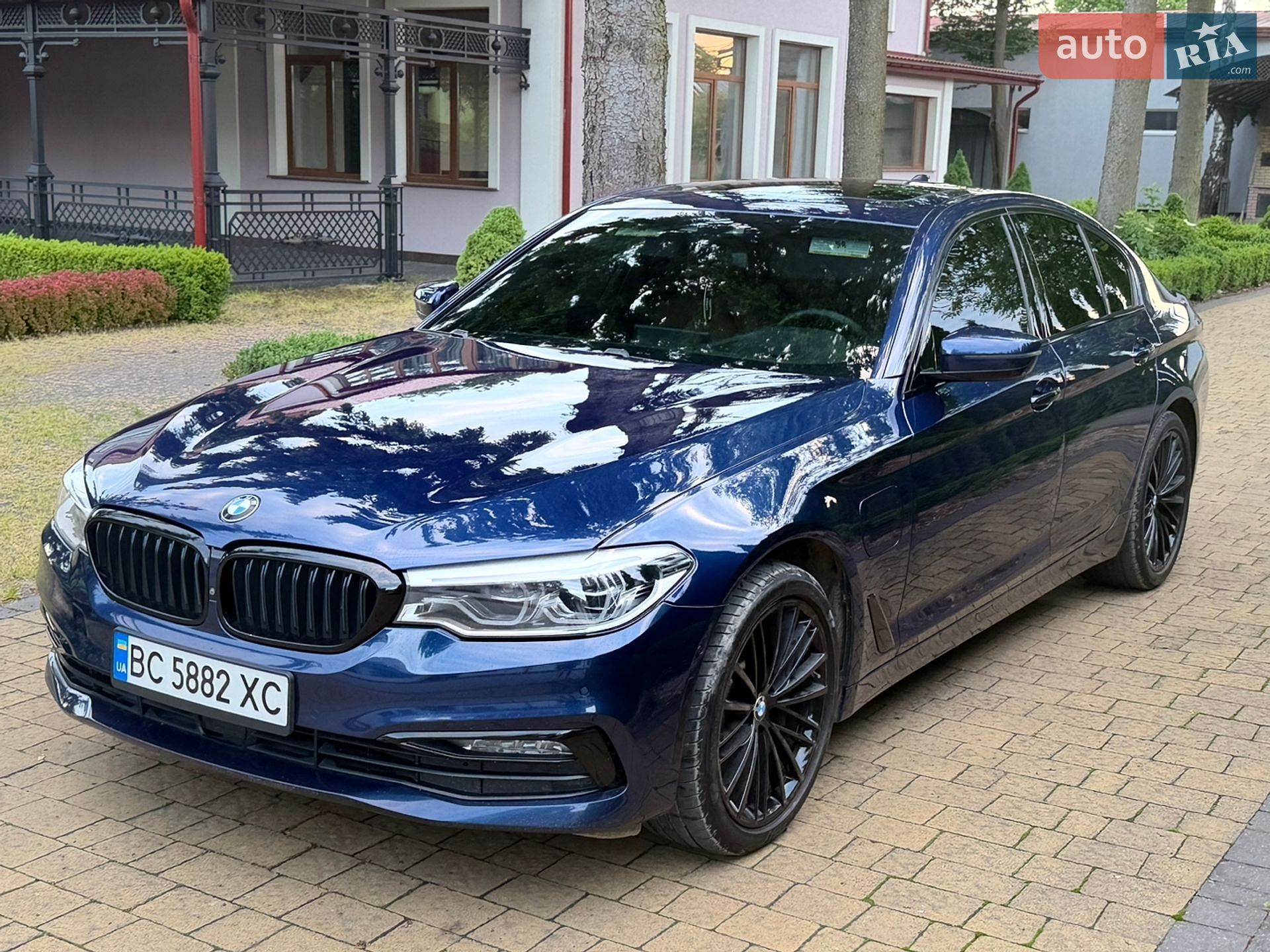BMW 5 Series 2018 VIN WBAJB1C56JB085165 фото оголошення 8 з 34