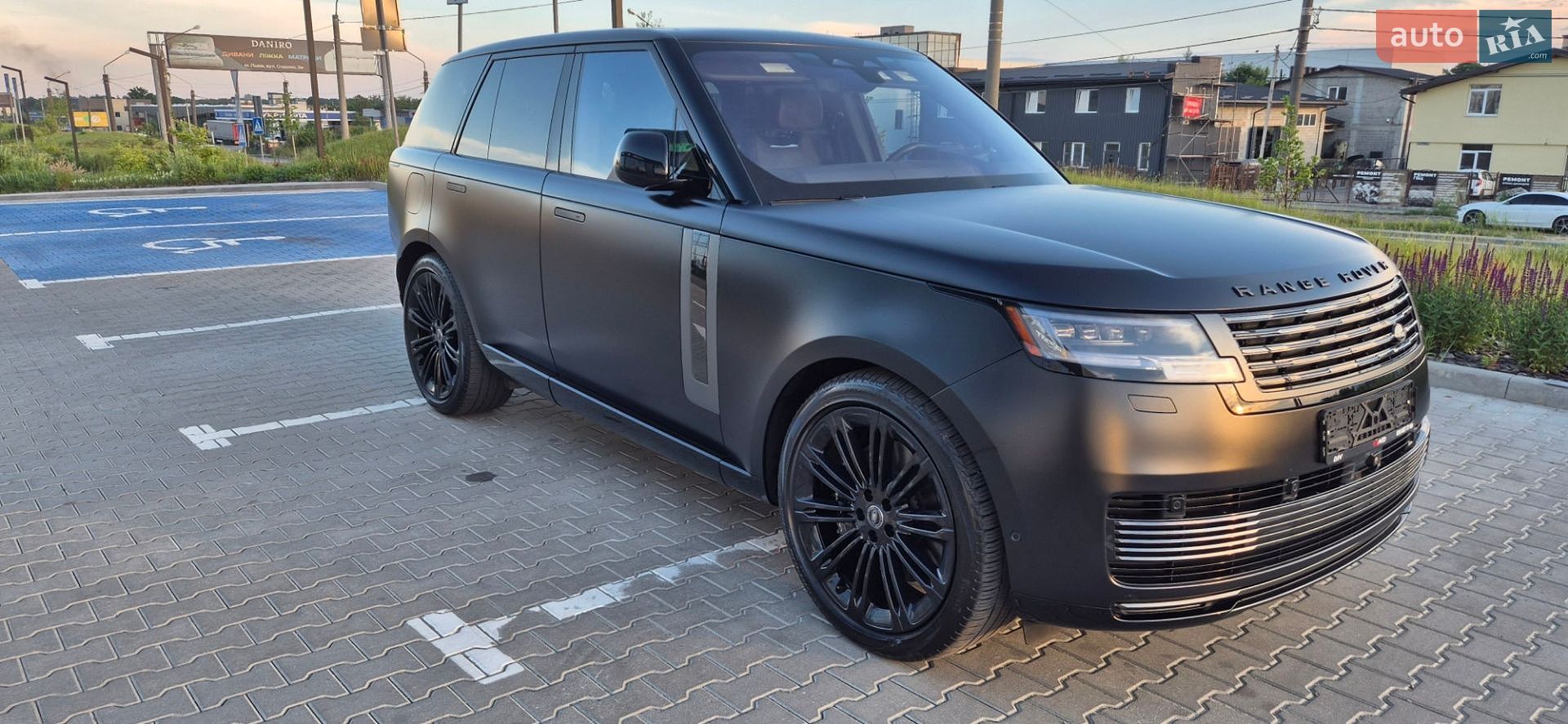 Land Rover Range Rover 2023 VIN SALKU9E77PA074911 фото оголошення 8 з 38
