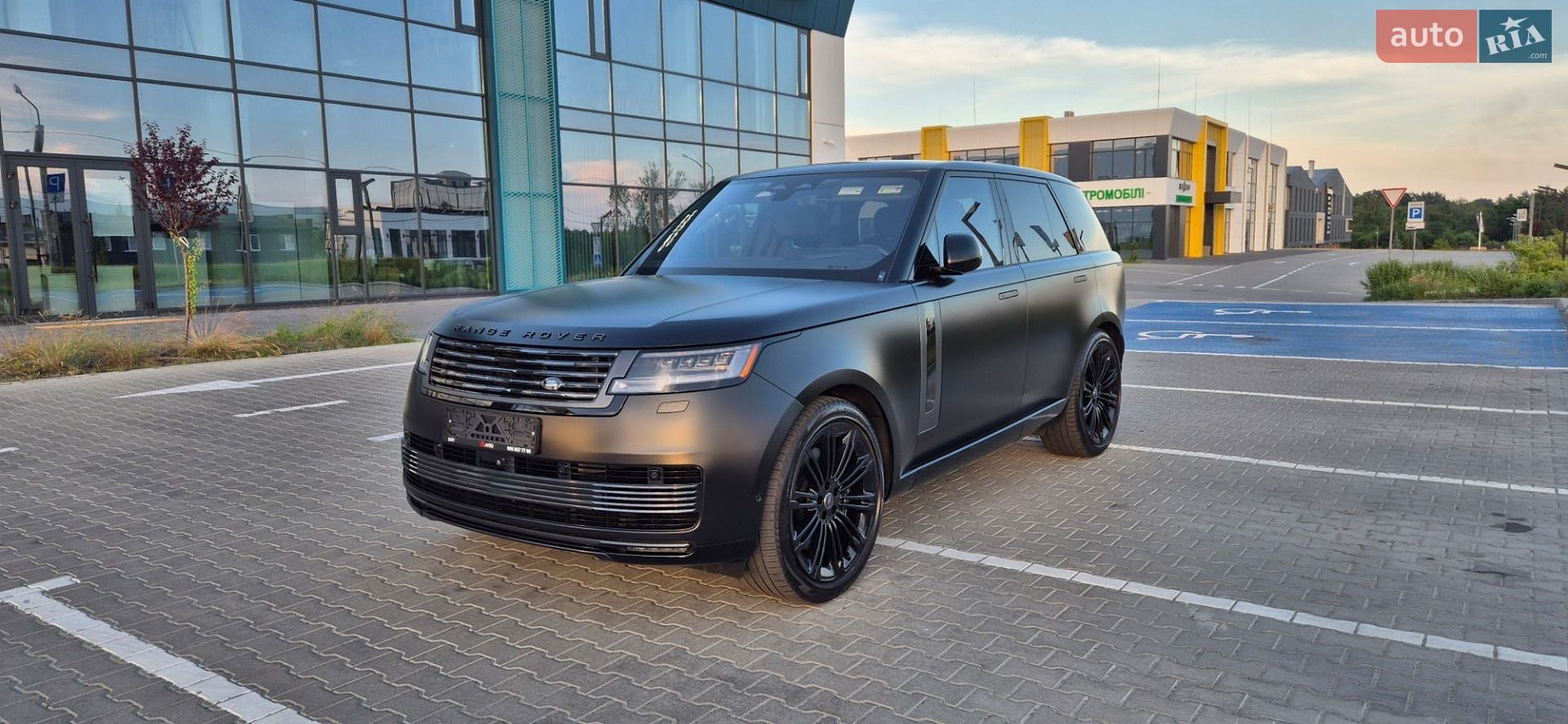 Land Rover Range Rover 2023 VIN SALKU9E77PA074911 фото оголошення 4 з 38