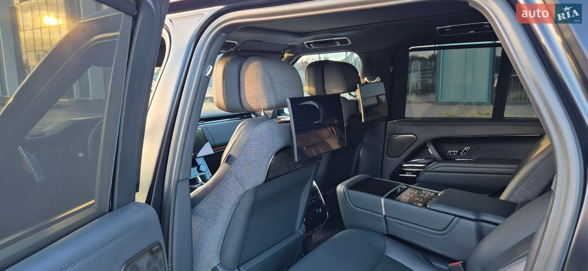 Land Rover Range Rover 2023 VIN SALKU9E77PA074911 фото оголошення 18 з 38