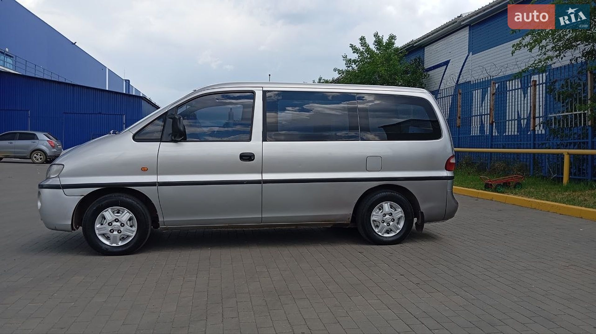 Hyundai H 200 2000 VIN KMJWVH7HPYU228757 фото оголошення 3 з 14