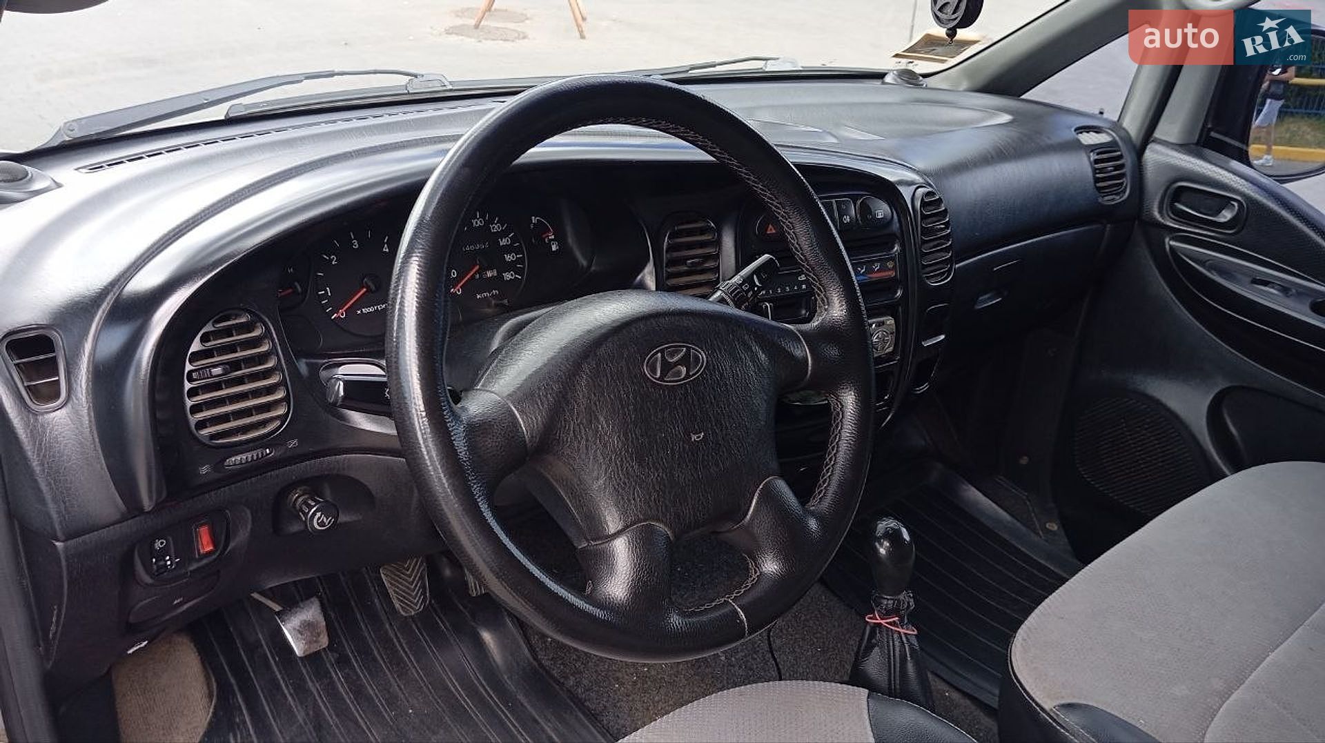 Hyundai H 200 2000 VIN KMJWVH7HPYU228757 фото оголошення 9 з 14