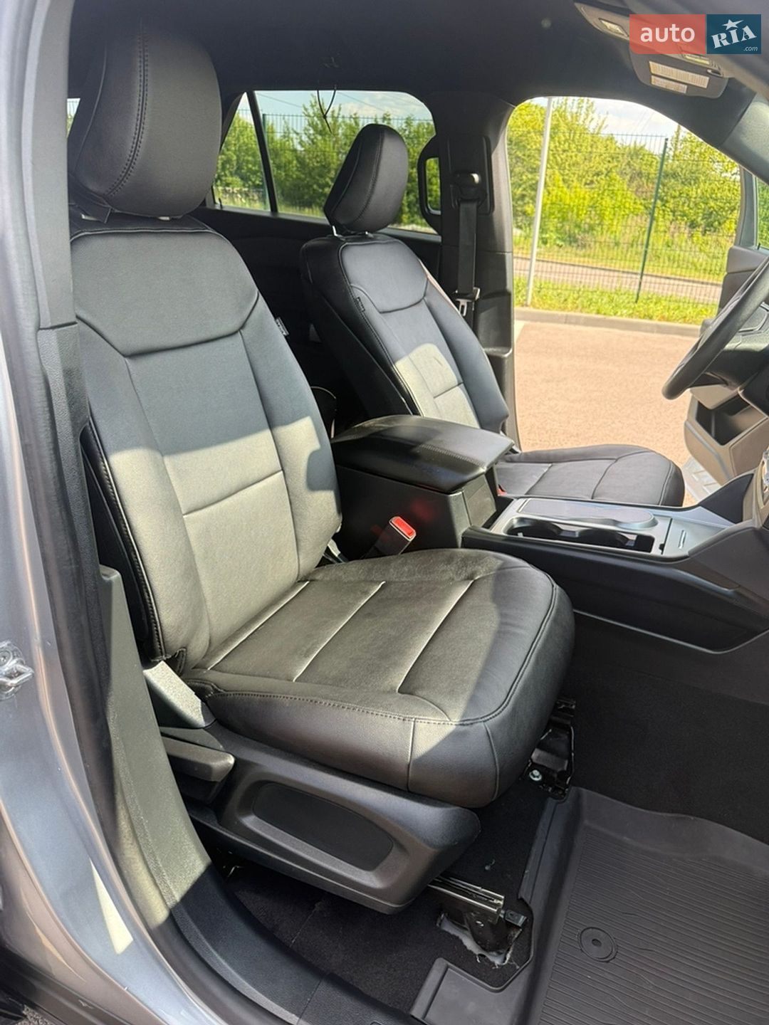 Ford Explorer 2019 VIN 1FM5K8AC8LGA03727 фото оголошення 13 з 20
