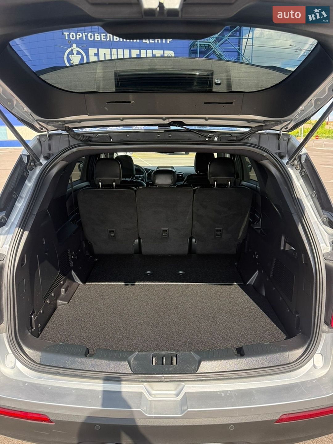 Ford Explorer 2019 VIN 1FM5K8AC8LGA03727 фото оголошення 16 з 20