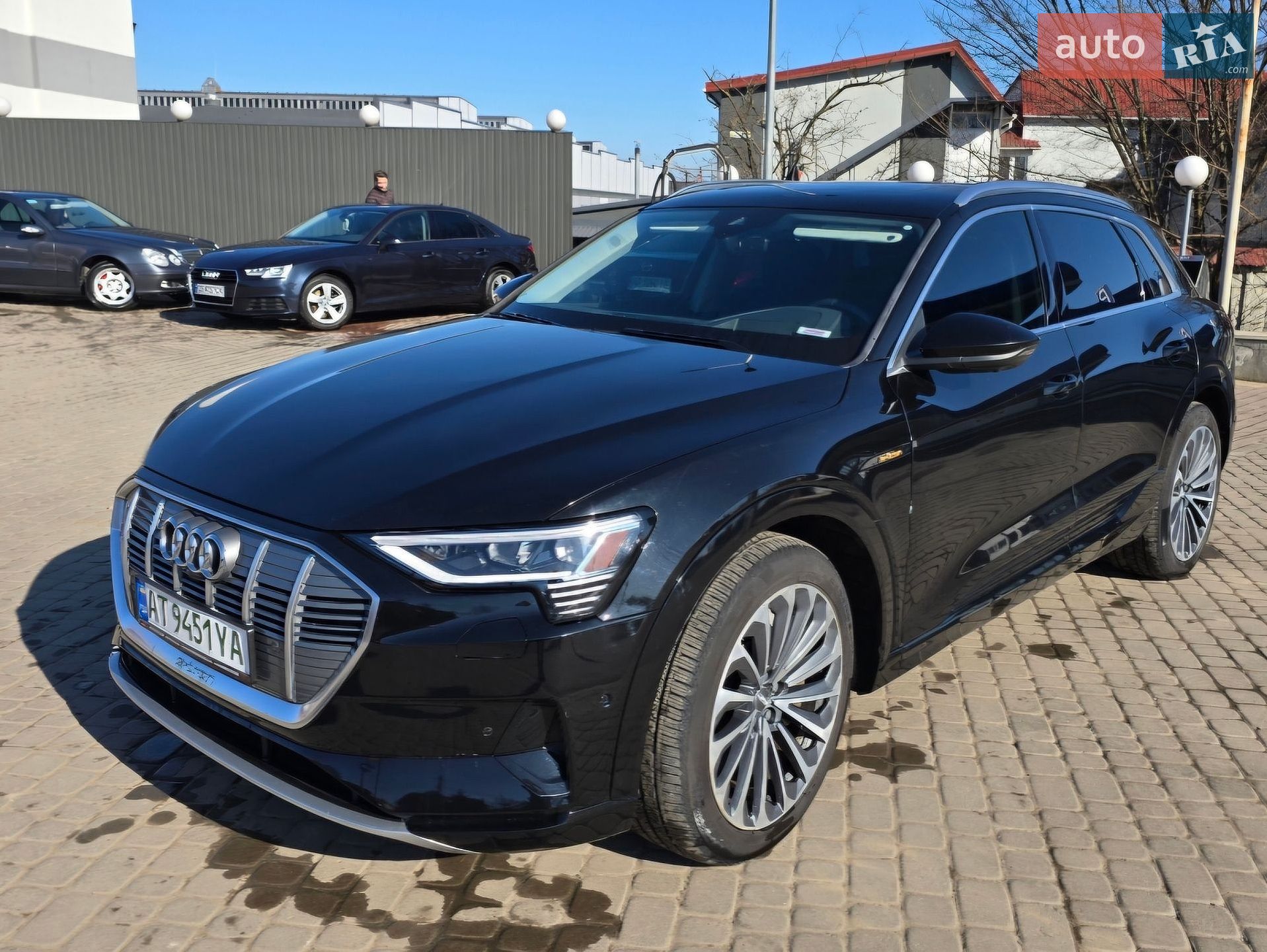 Audi e-tron 2019 VIN WA1VABGE7KB023213 фото оголошення 4 з 47