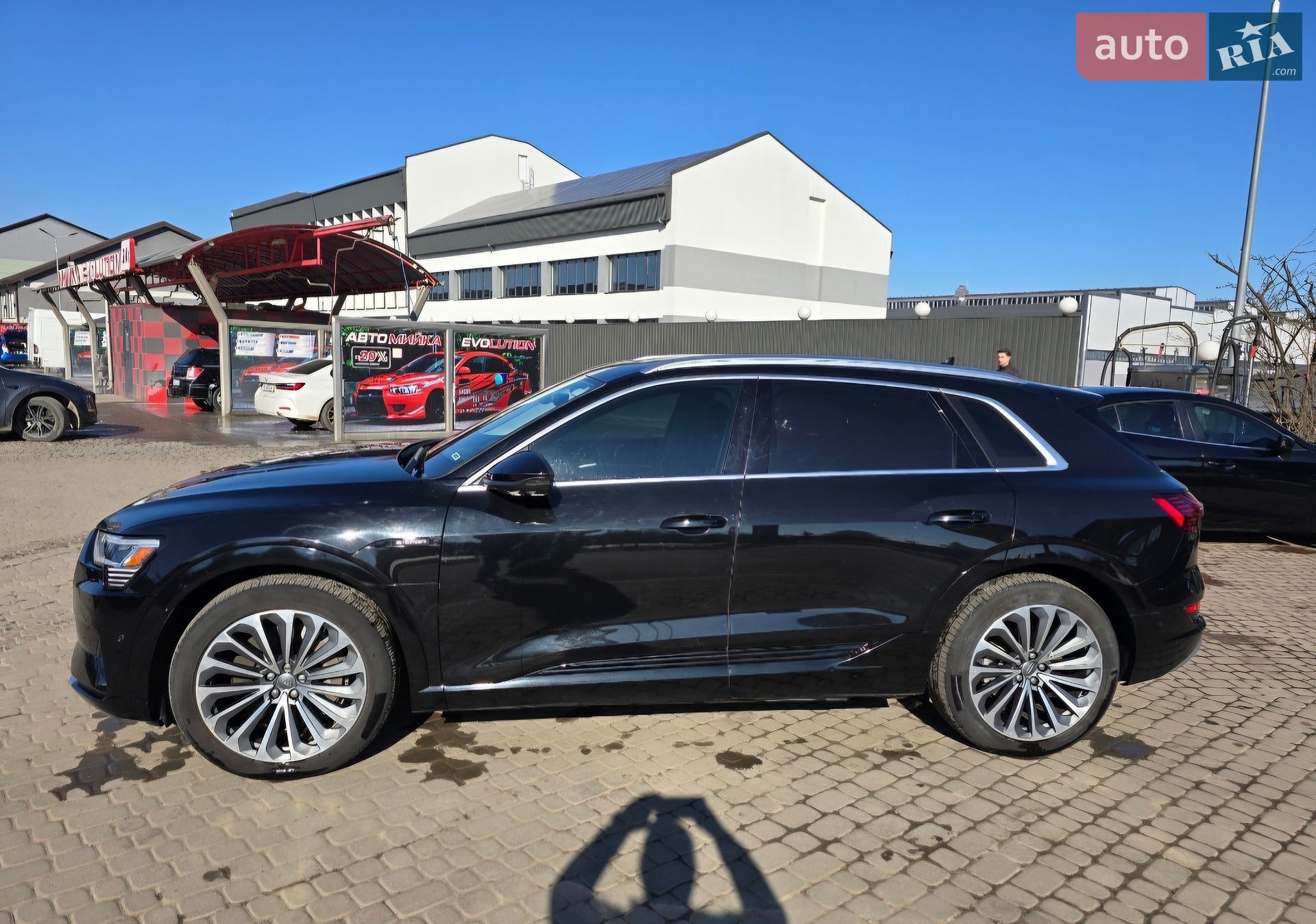 Audi e-tron 2019 VIN WA1VABGE7KB023213 фото оголошення 5 з 47