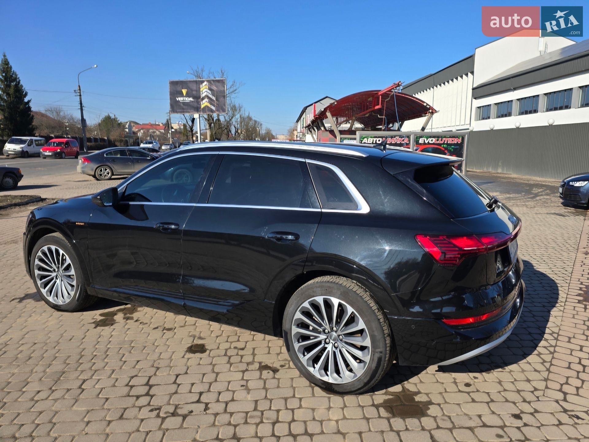 Audi e-tron 2019 VIN WA1VABGE7KB023213 фото оголошення 6 з 47