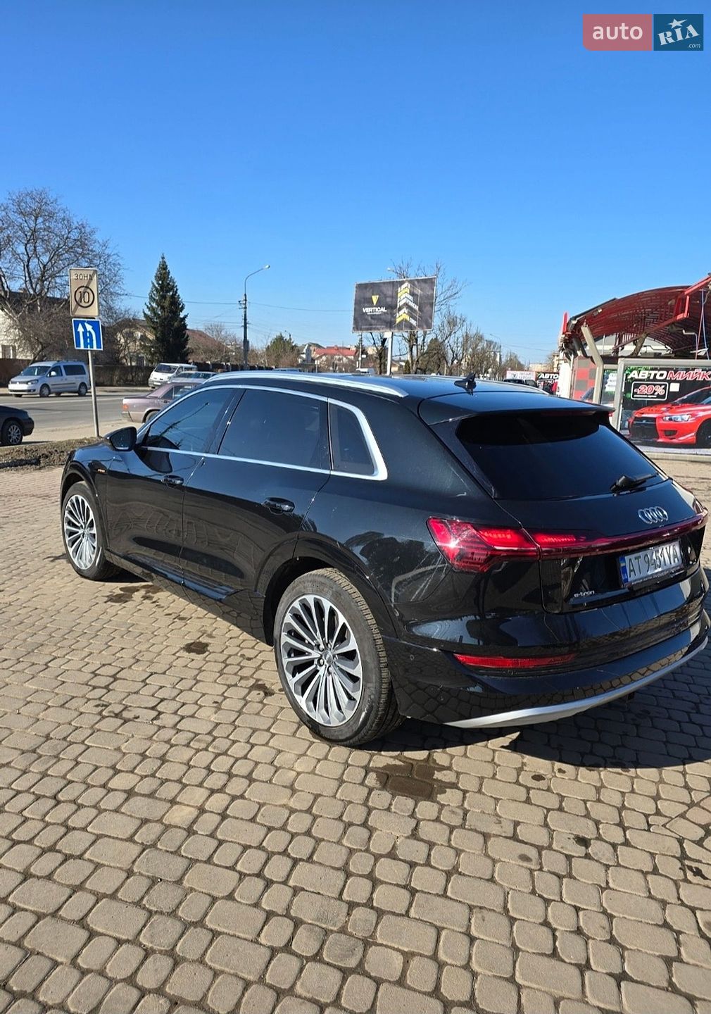 Audi e-tron 2019 VIN WA1VABGE7KB023213 фото оголошення 7 з 47