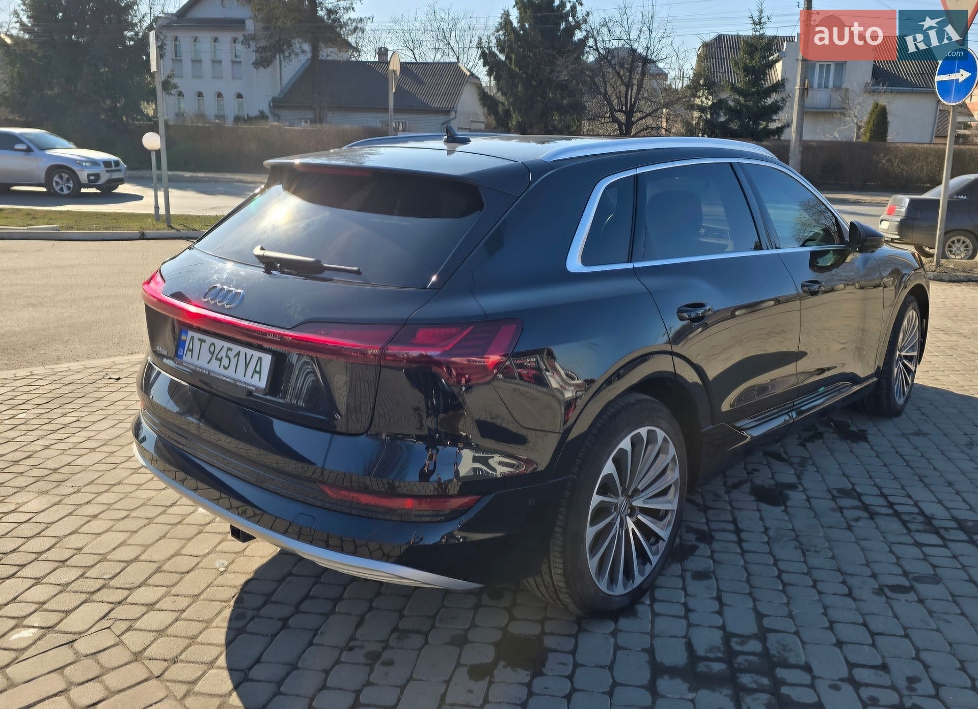 Audi e-tron 2019 VIN WA1VABGE7KB023213 фото оголошення 11 з 47