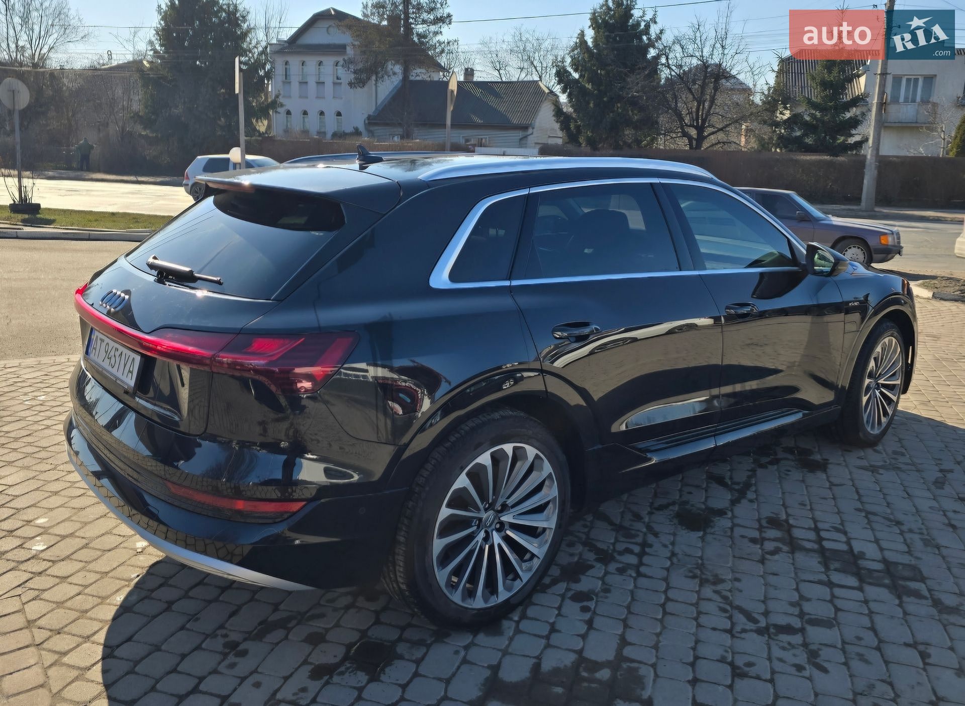 Audi e-tron 2019 VIN WA1VABGE7KB023213 фото оголошення 12 з 47