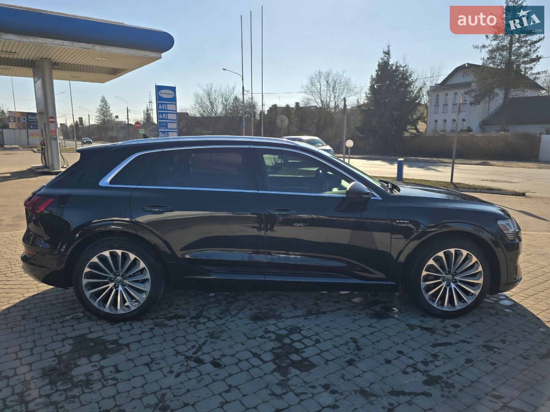 Audi e-tron 2019 VIN WA1VABGE7KB023213 фото оголошення 13 з 47