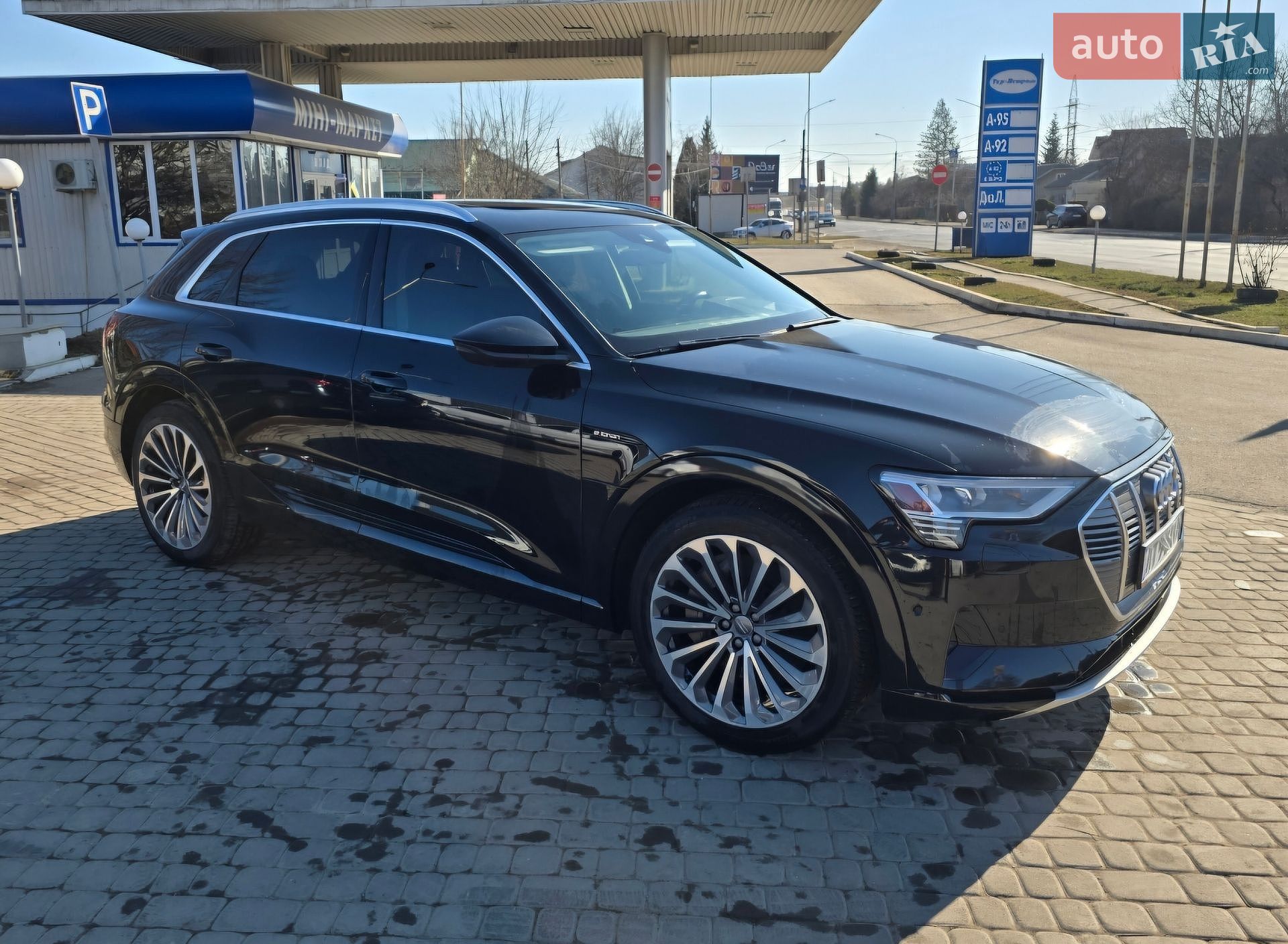 Audi e-tron 2019 VIN WA1VABGE7KB023213 фото оголошення 14 з 47