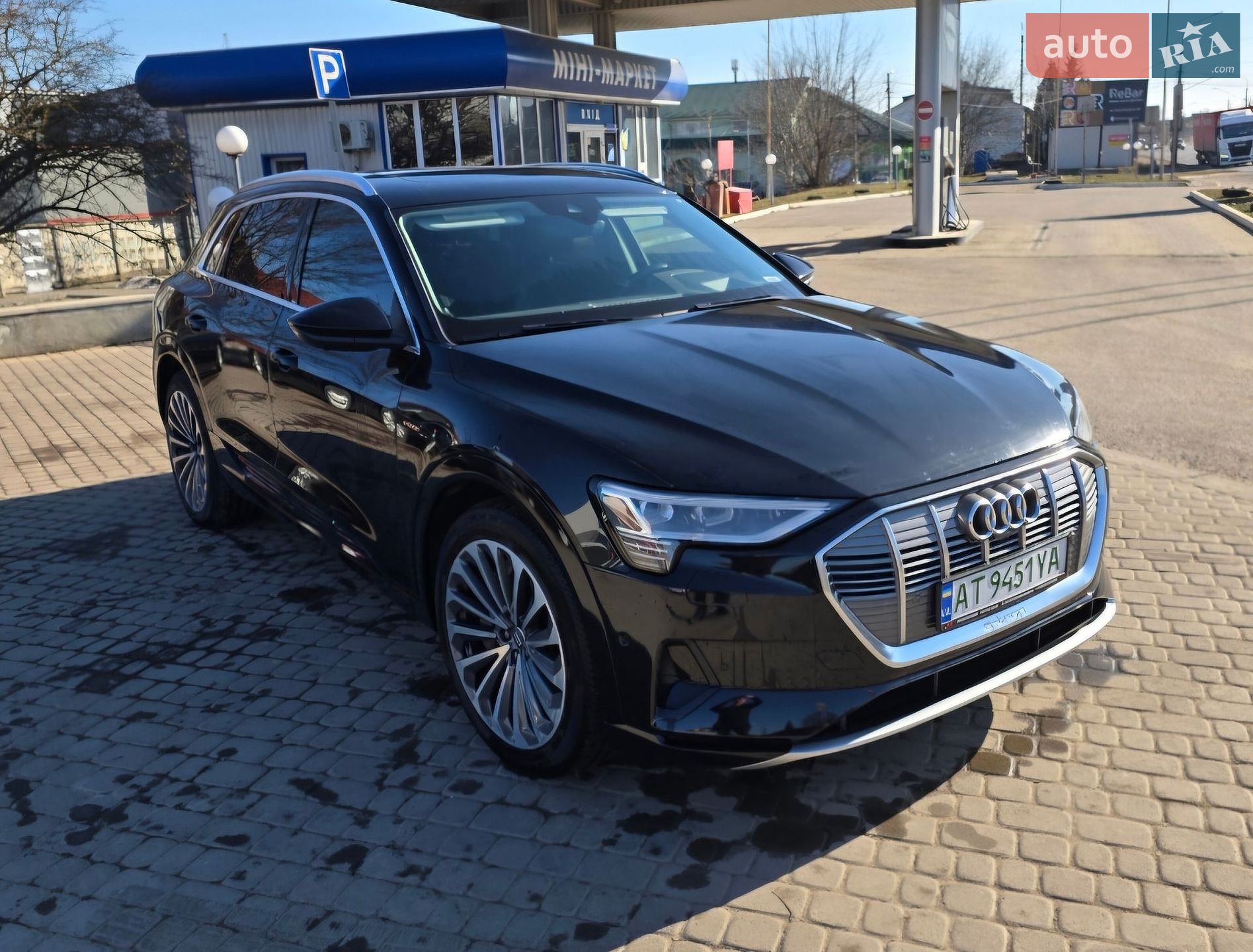 Audi e-tron 2019 VIN WA1VABGE7KB023213 фото оголошення 15 з 47