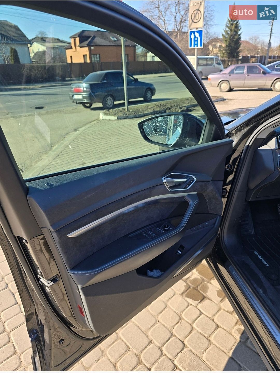 Audi e-tron 2019 VIN WA1VABGE7KB023213 фото оголошення 16 з 47