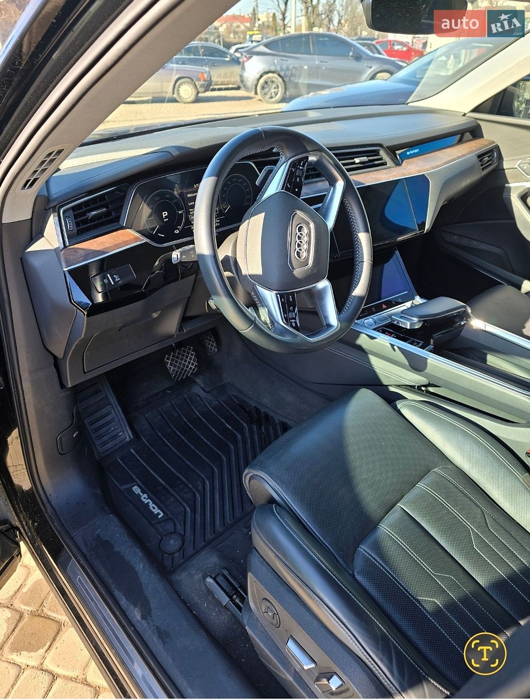 Audi e-tron 2019 VIN WA1VABGE7KB023213 фото оголошення 17 з 47