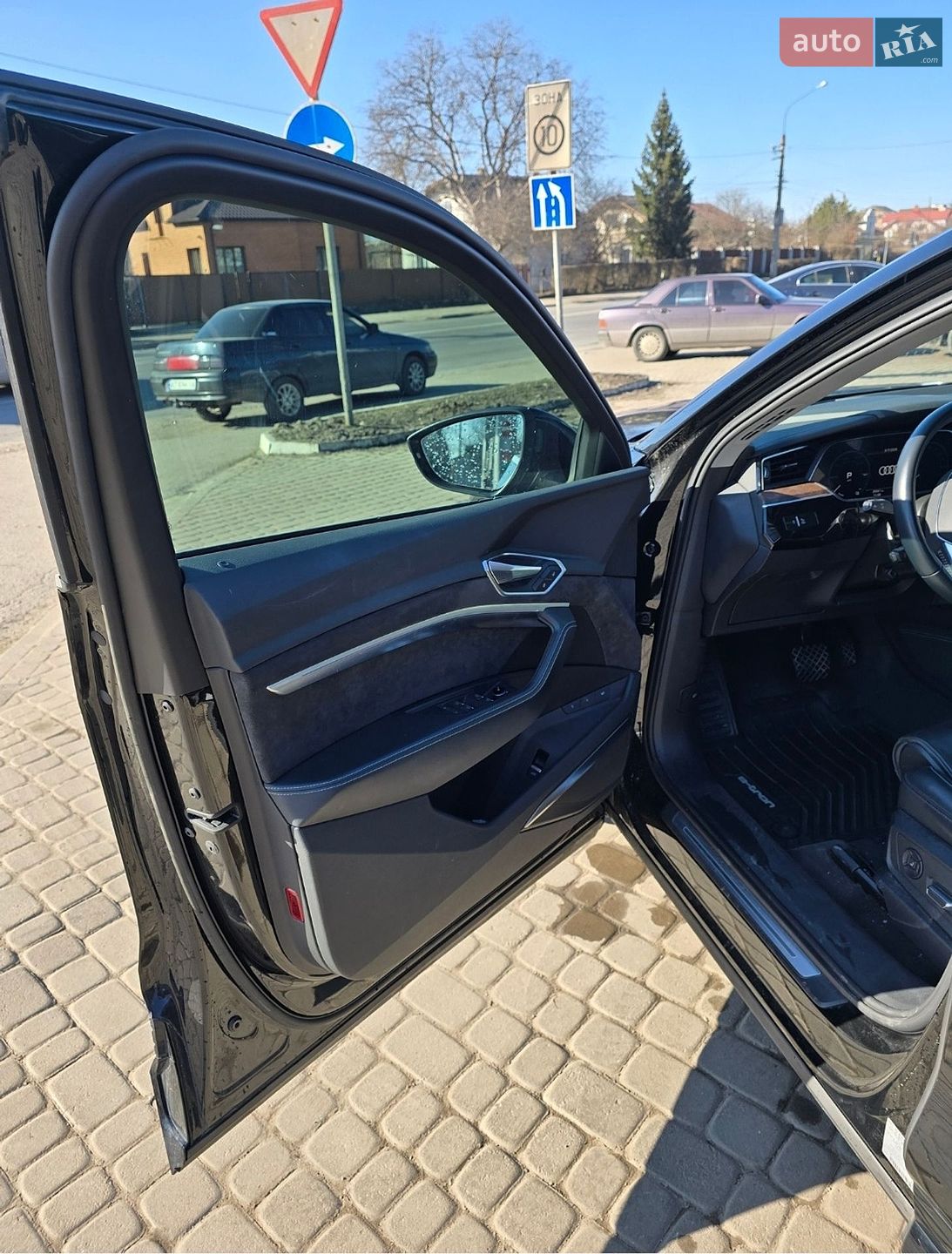 Audi e-tron 2019 VIN WA1VABGE7KB023213 фото оголошення 18 з 47