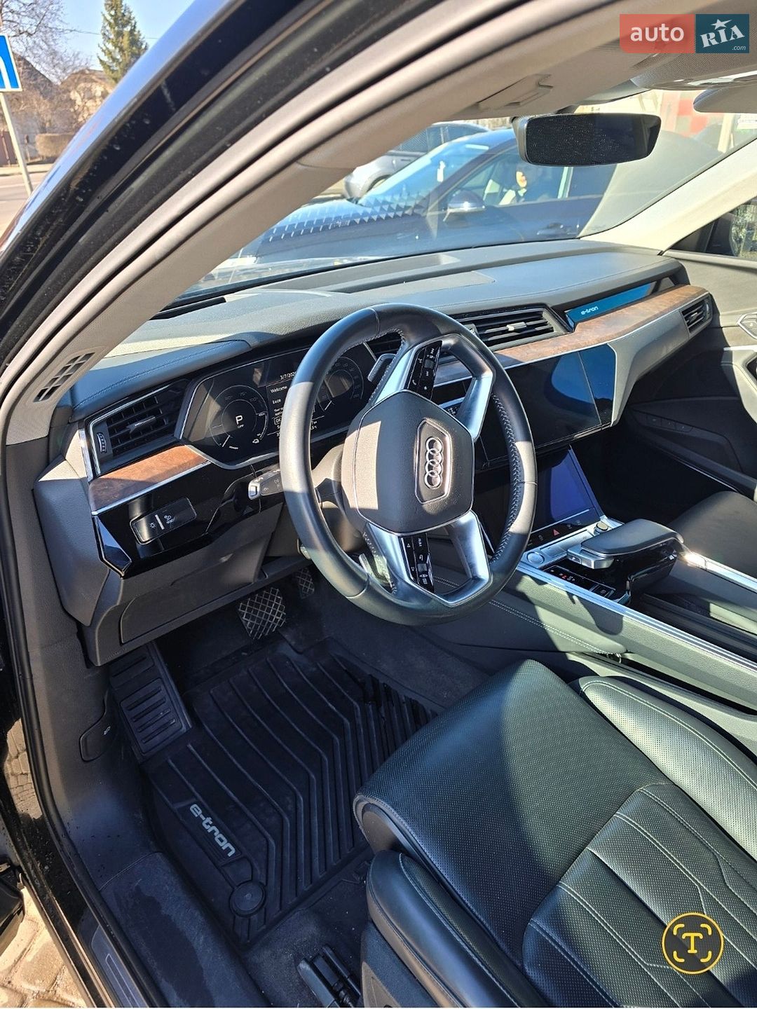 Audi e-tron 2019 VIN WA1VABGE7KB023213 фото оголошення 19 з 47
