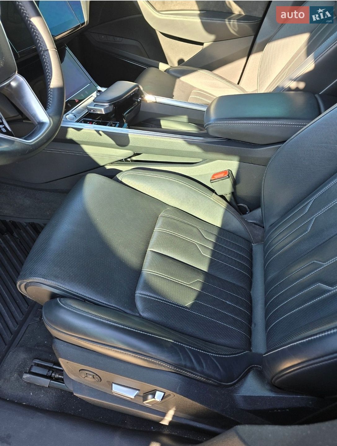 Audi e-tron 2019 VIN WA1VABGE7KB023213 фото оголошення 20 з 47