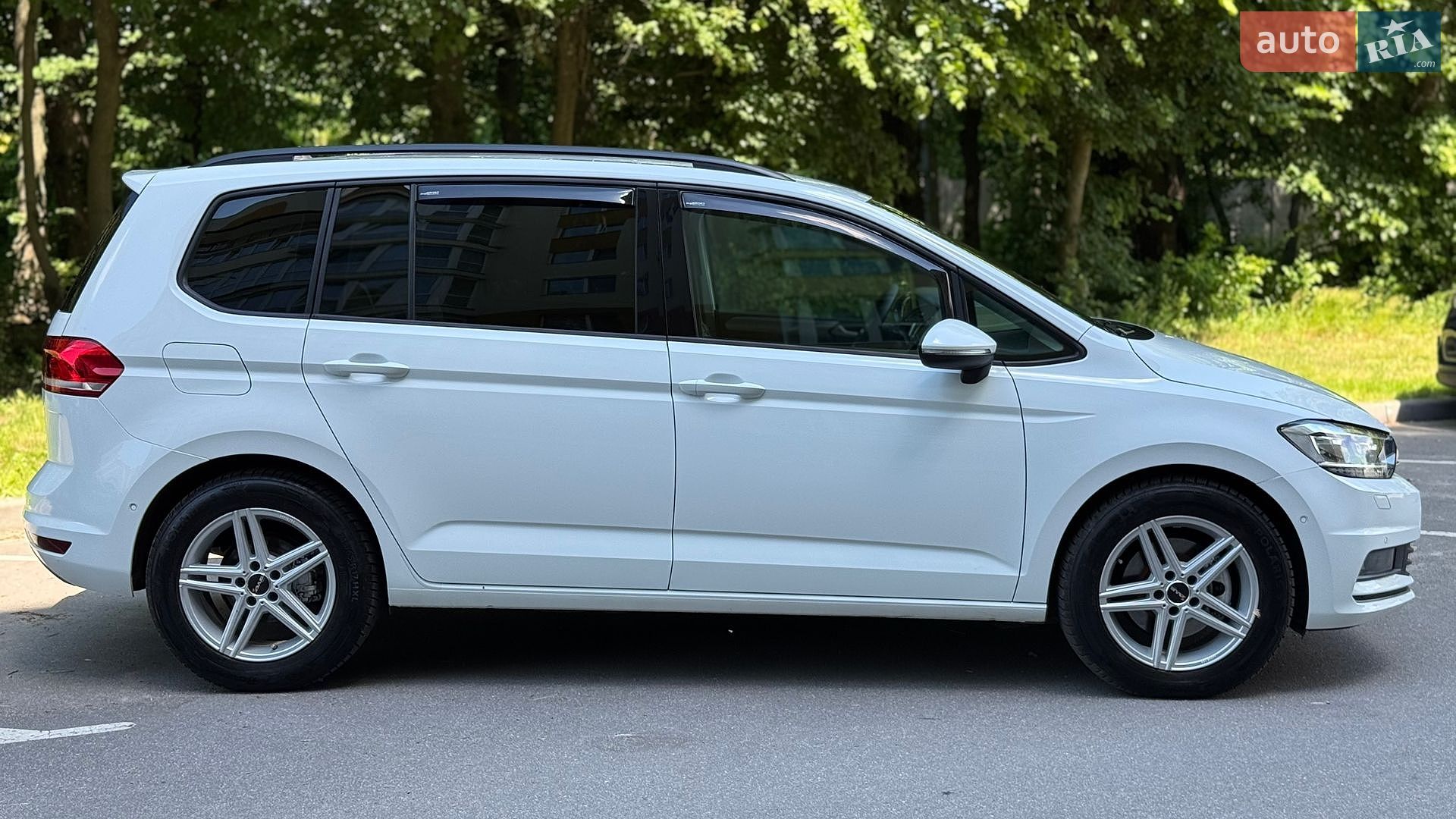 Volkswagen Touran 2019 VIN WVGZZZ1TZLW011446 фото оголошення 15 з 35